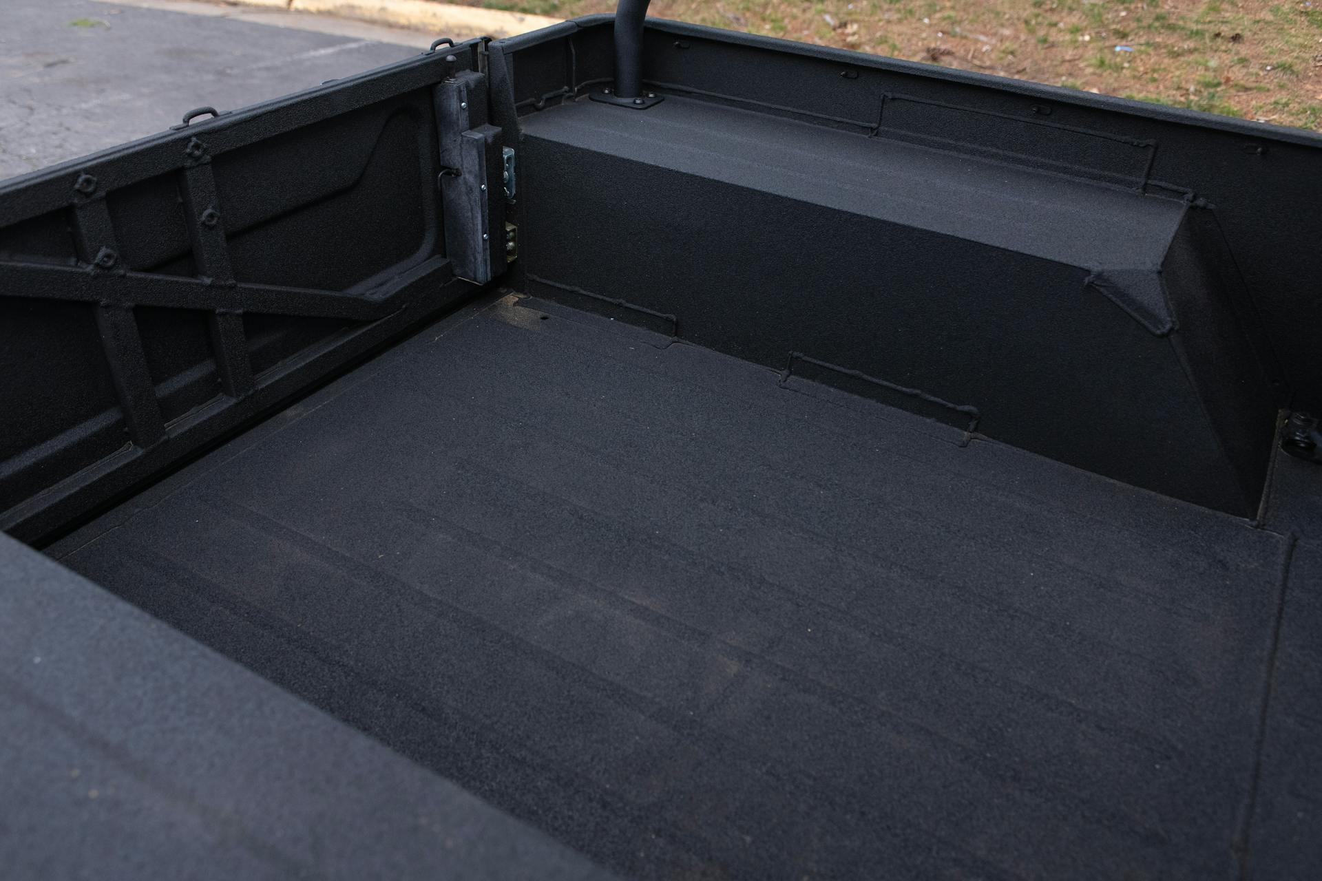 2018 Mahindra Roxor SE bed