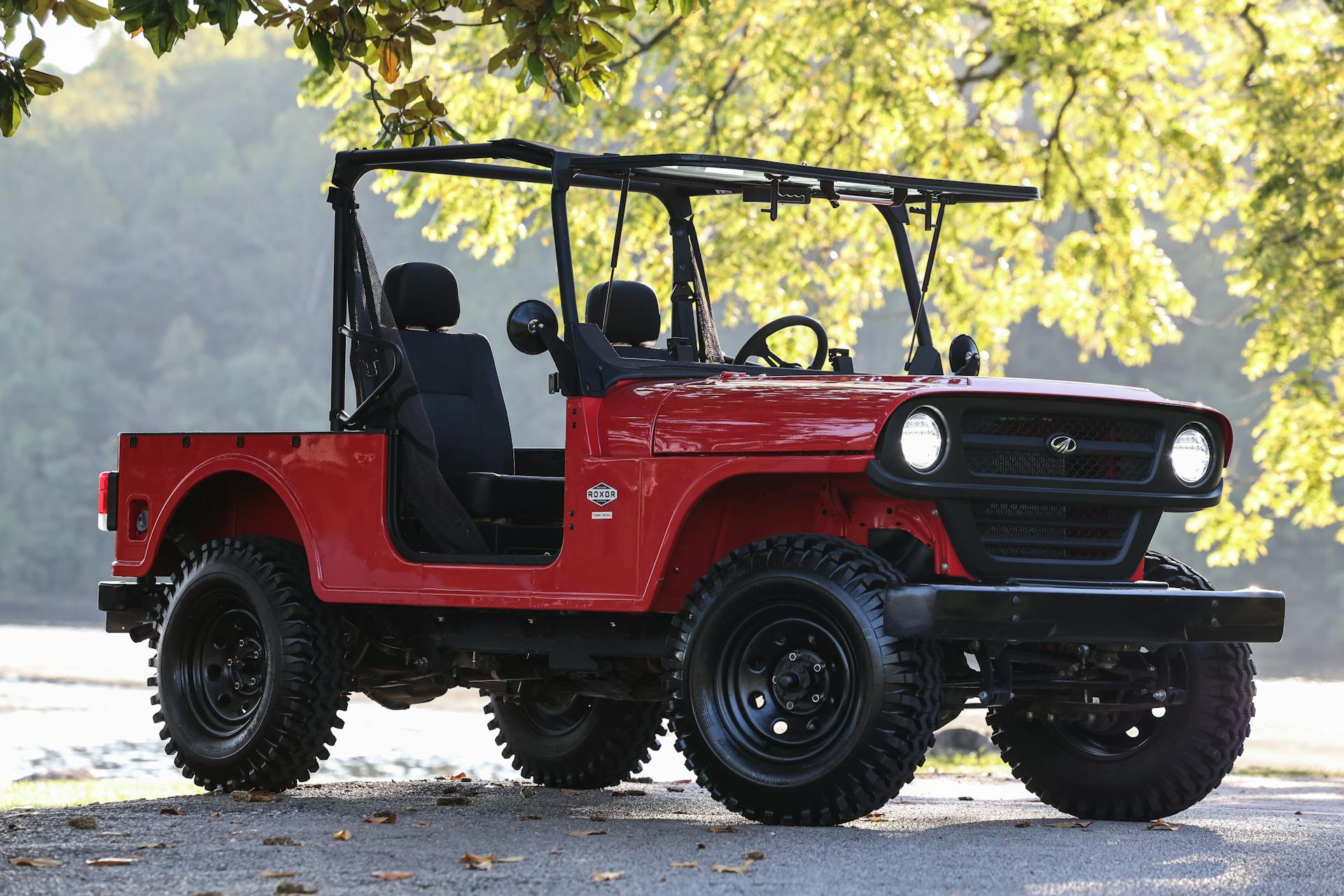 2022 Mahindra Roxor passenger front 3/4 glass open