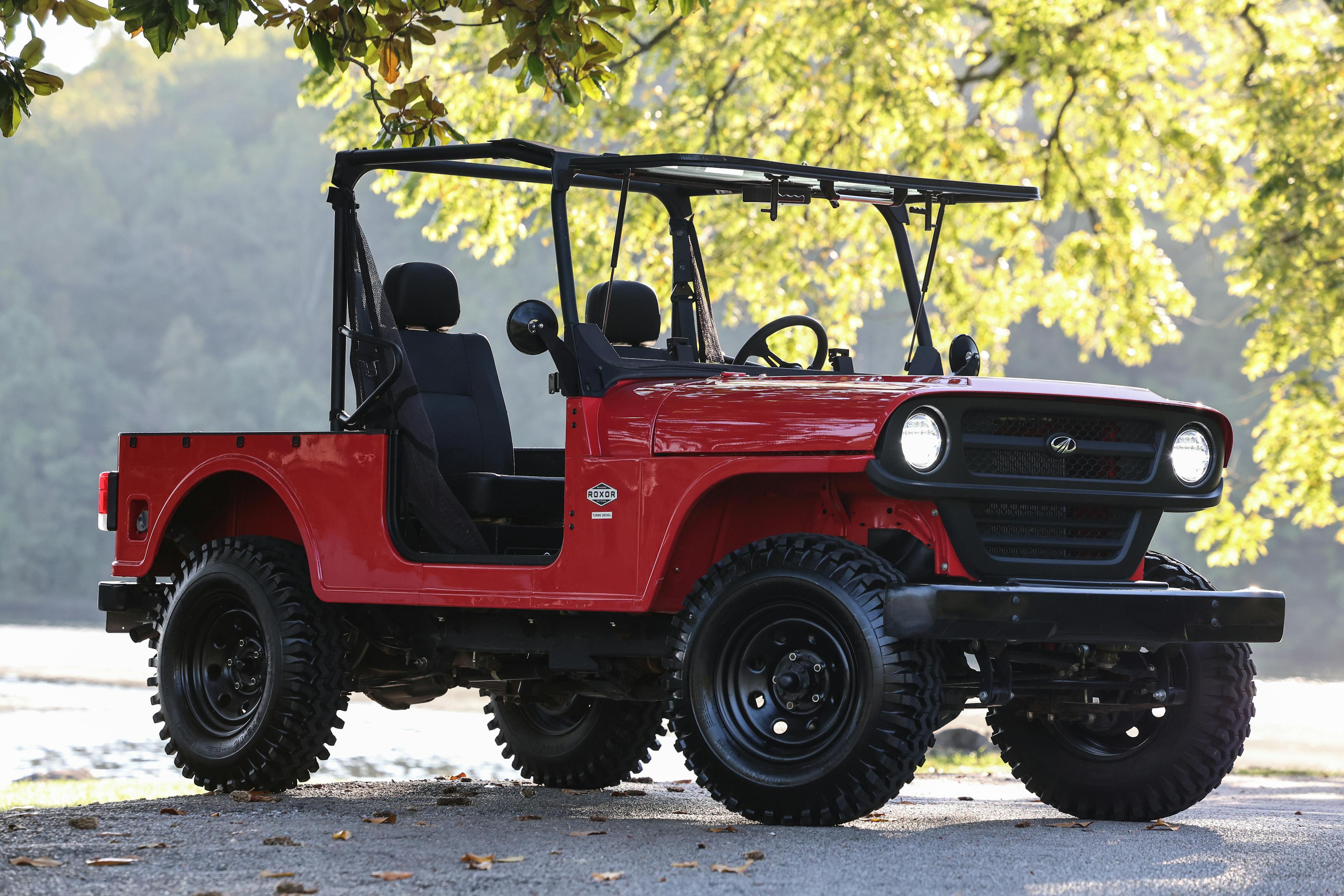 2022 Mahindra Roxor passenger front 3/4 glass open