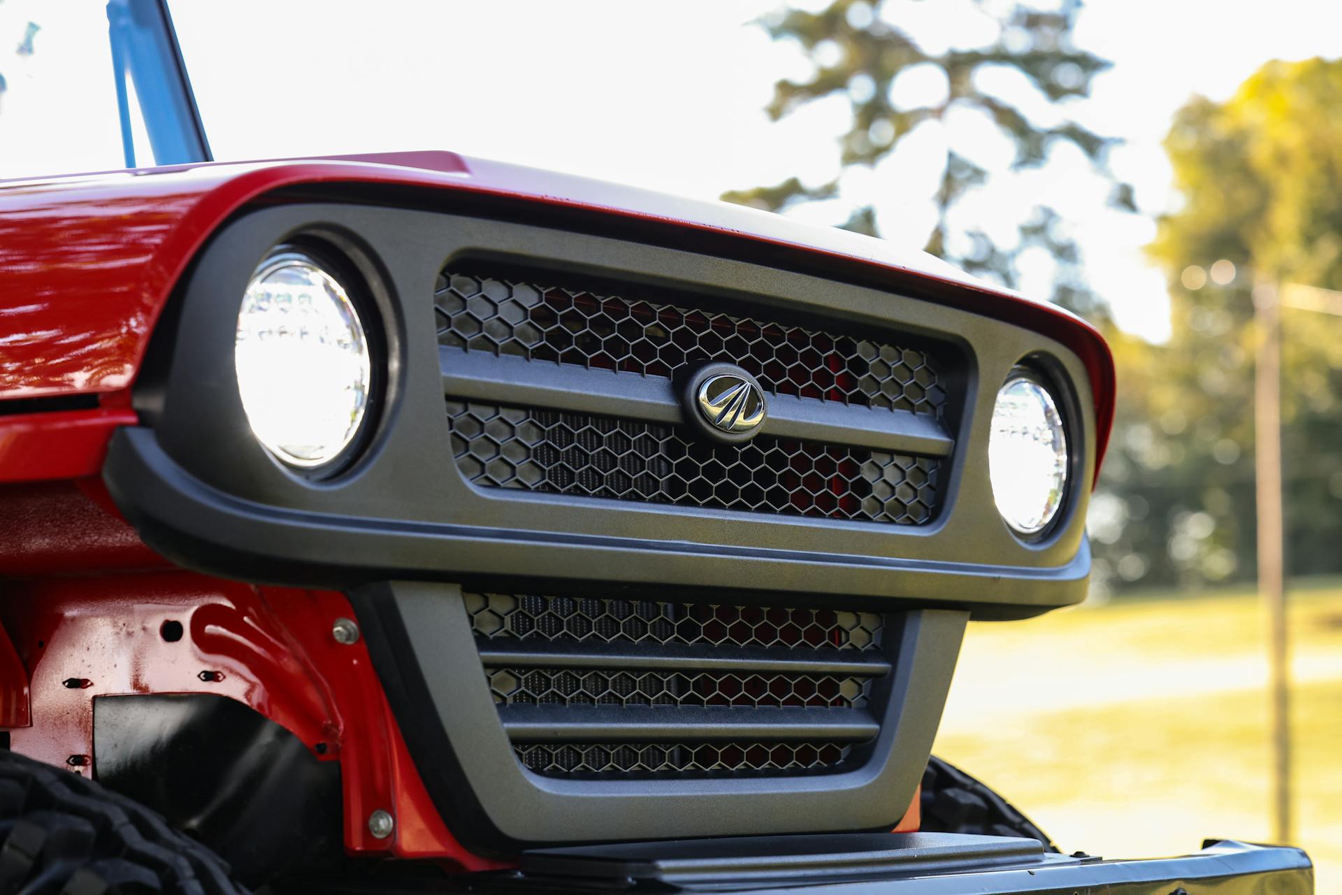 2022 Mahindra Roxor grille detail