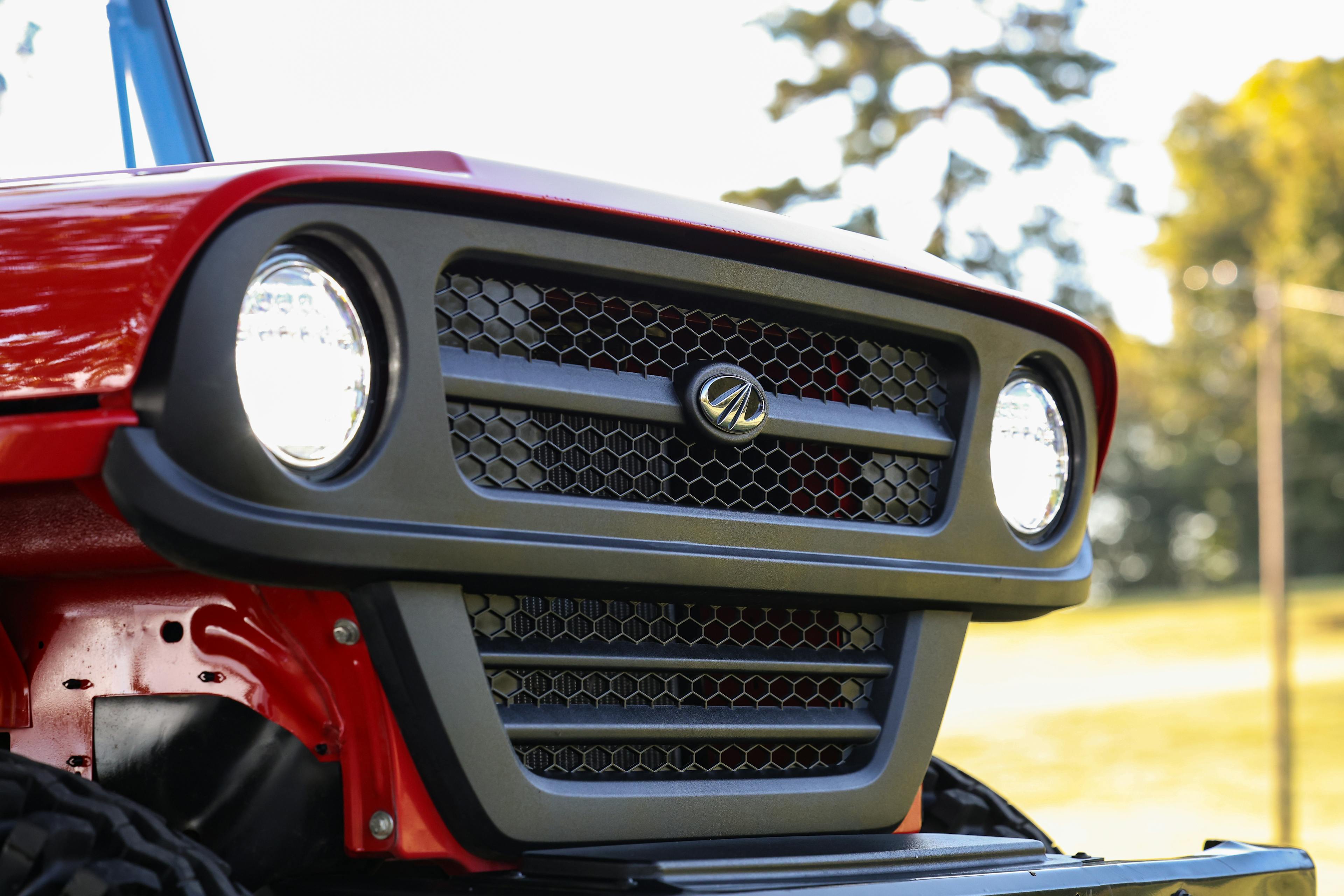 2022 Mahindra Roxor grille detail 