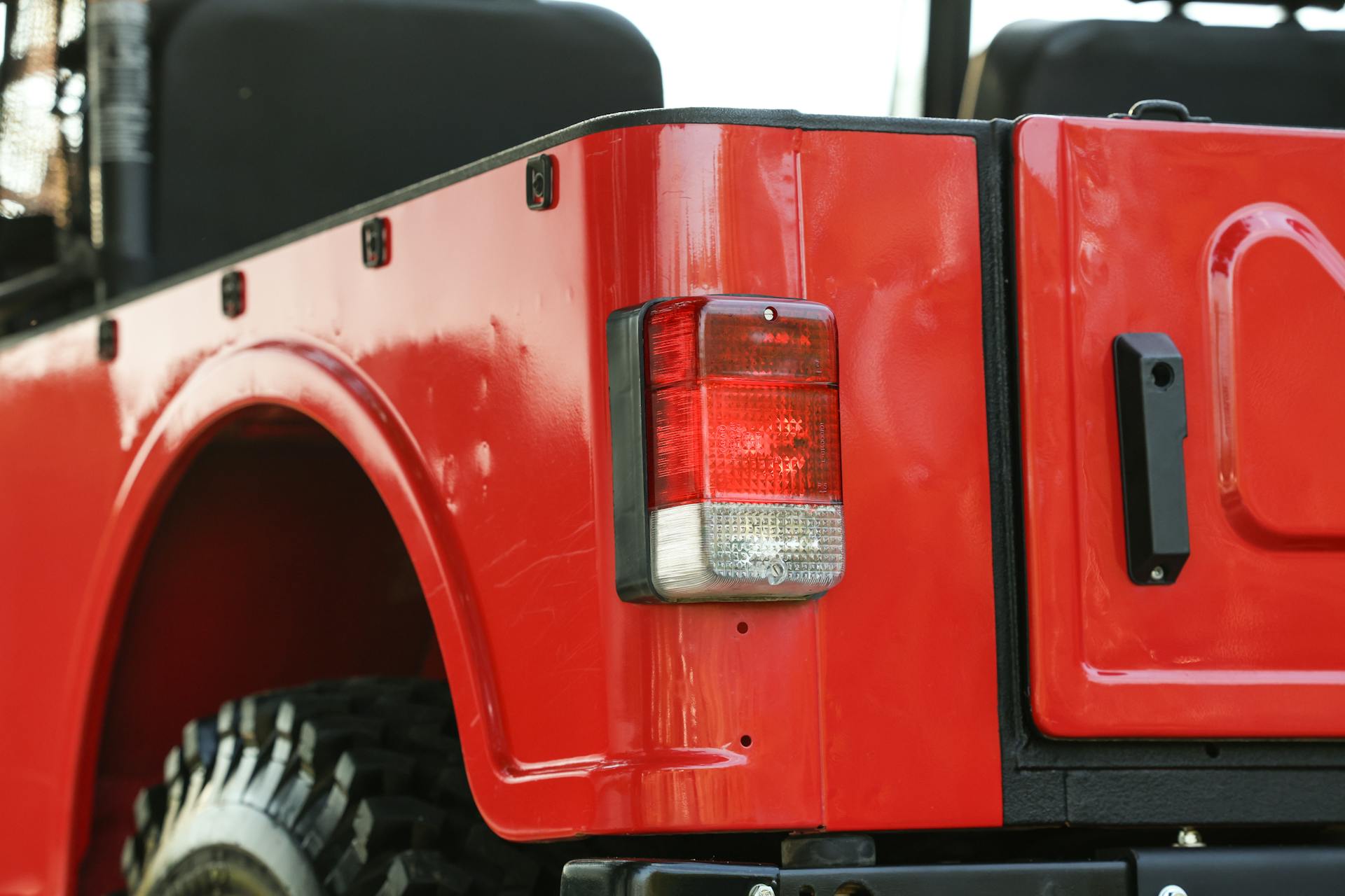 2022 Mahindra Roxor driver taillight