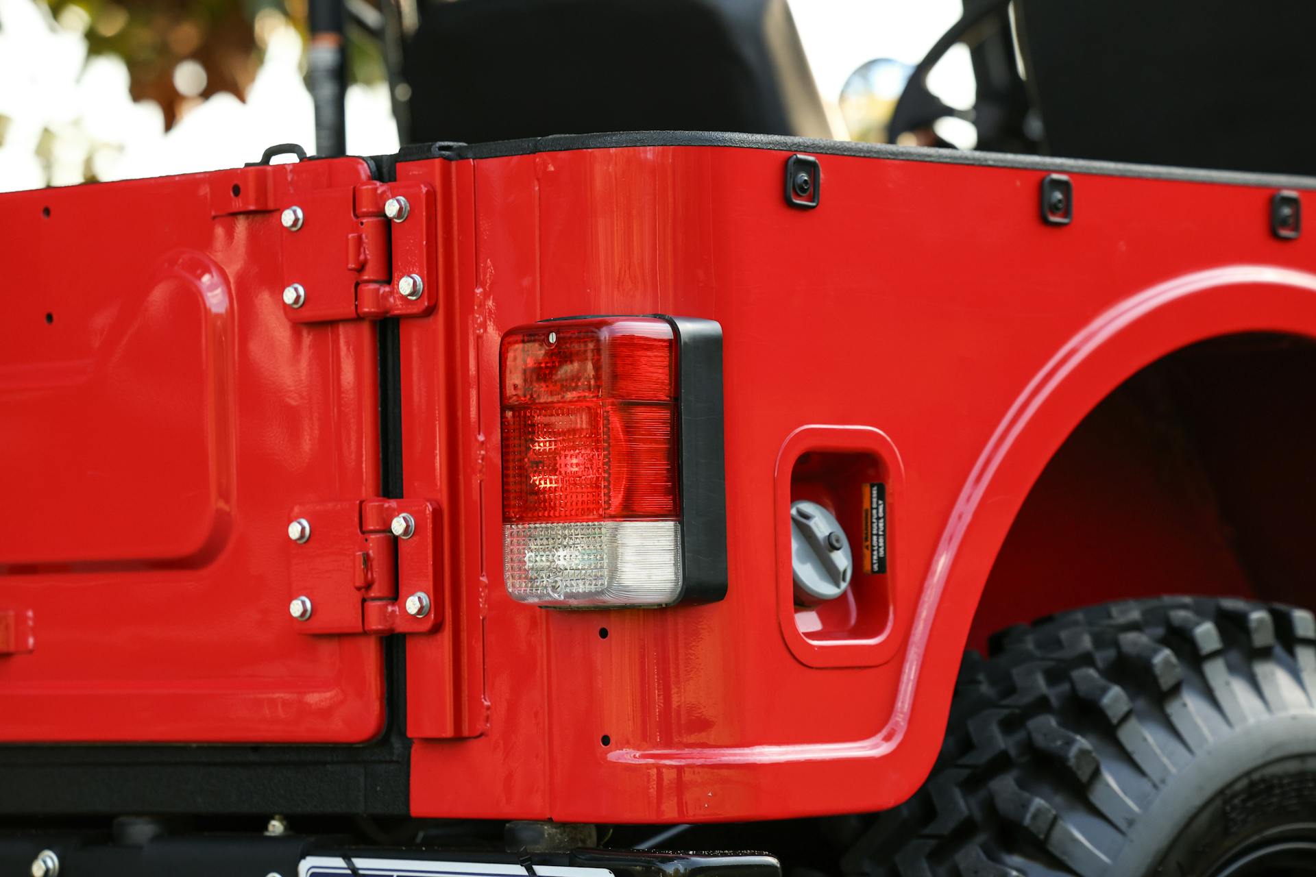 2022 Mahindra Roxor passenger taillight
