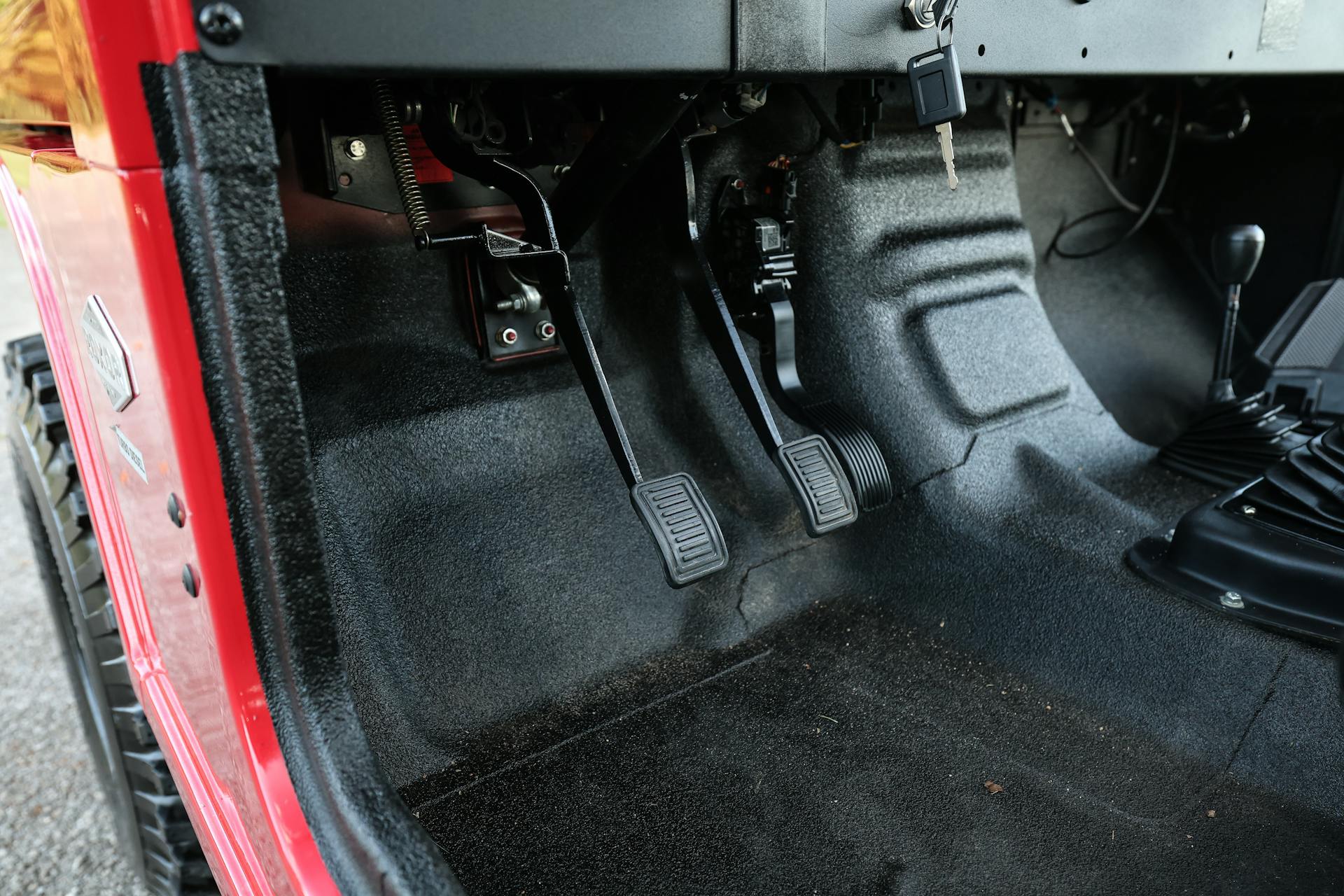 2022 Mahindra Roxor pedal box