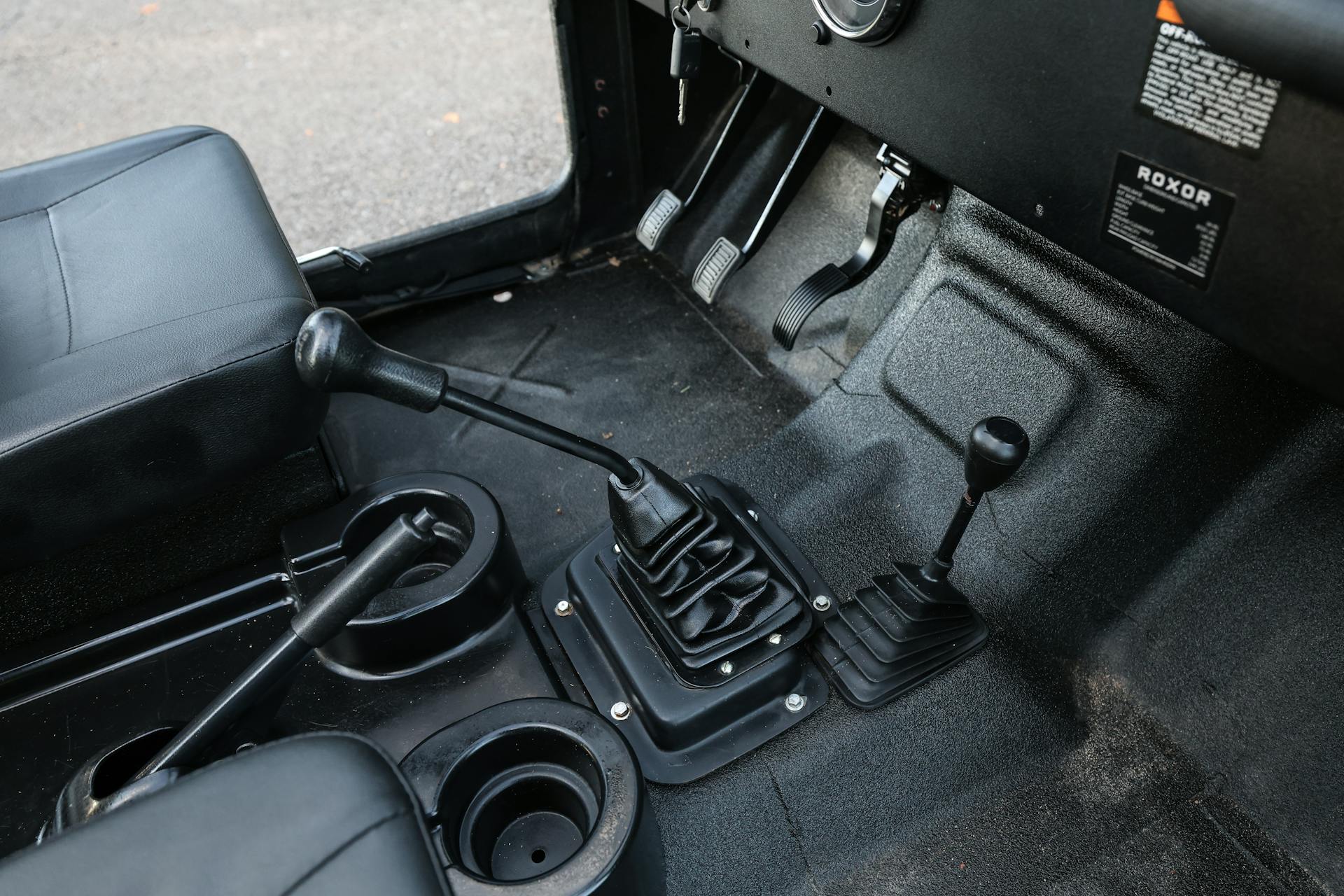 2022 Mahindra Roxor gear stick