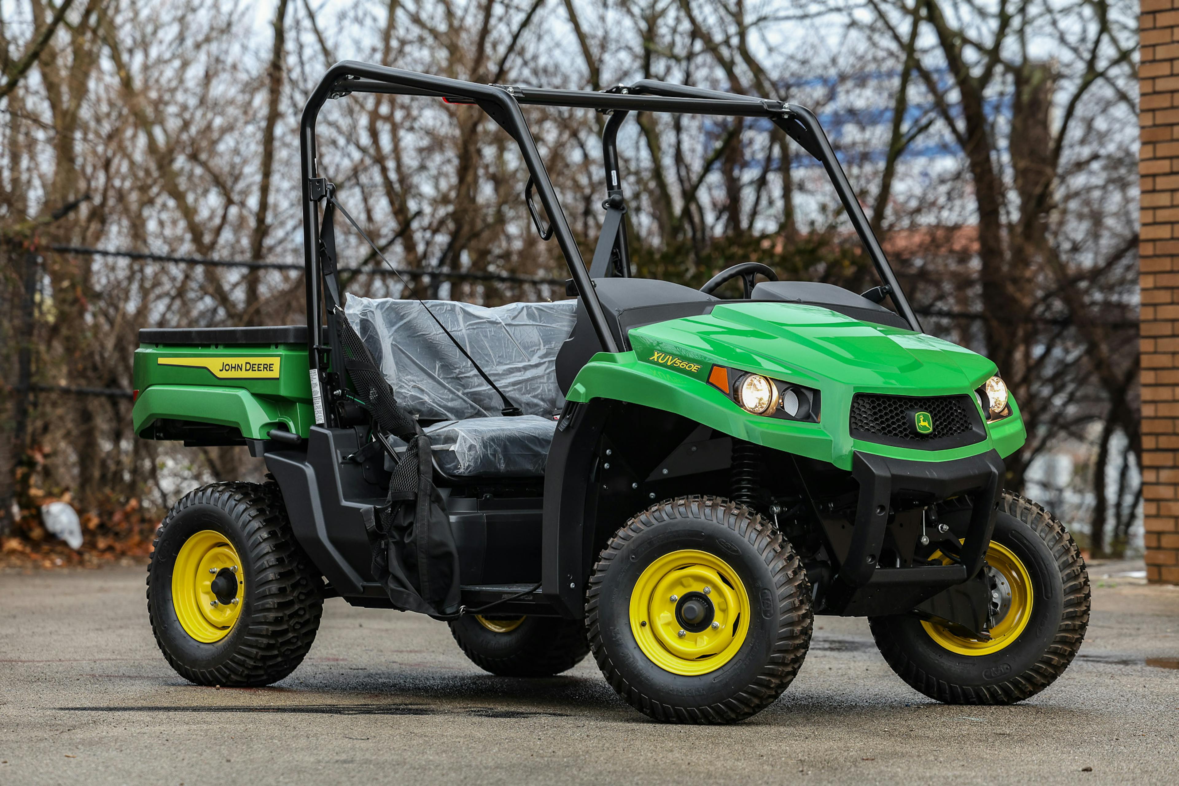 2025 John Deere Gator XUV560E passenger front 3/4 wide