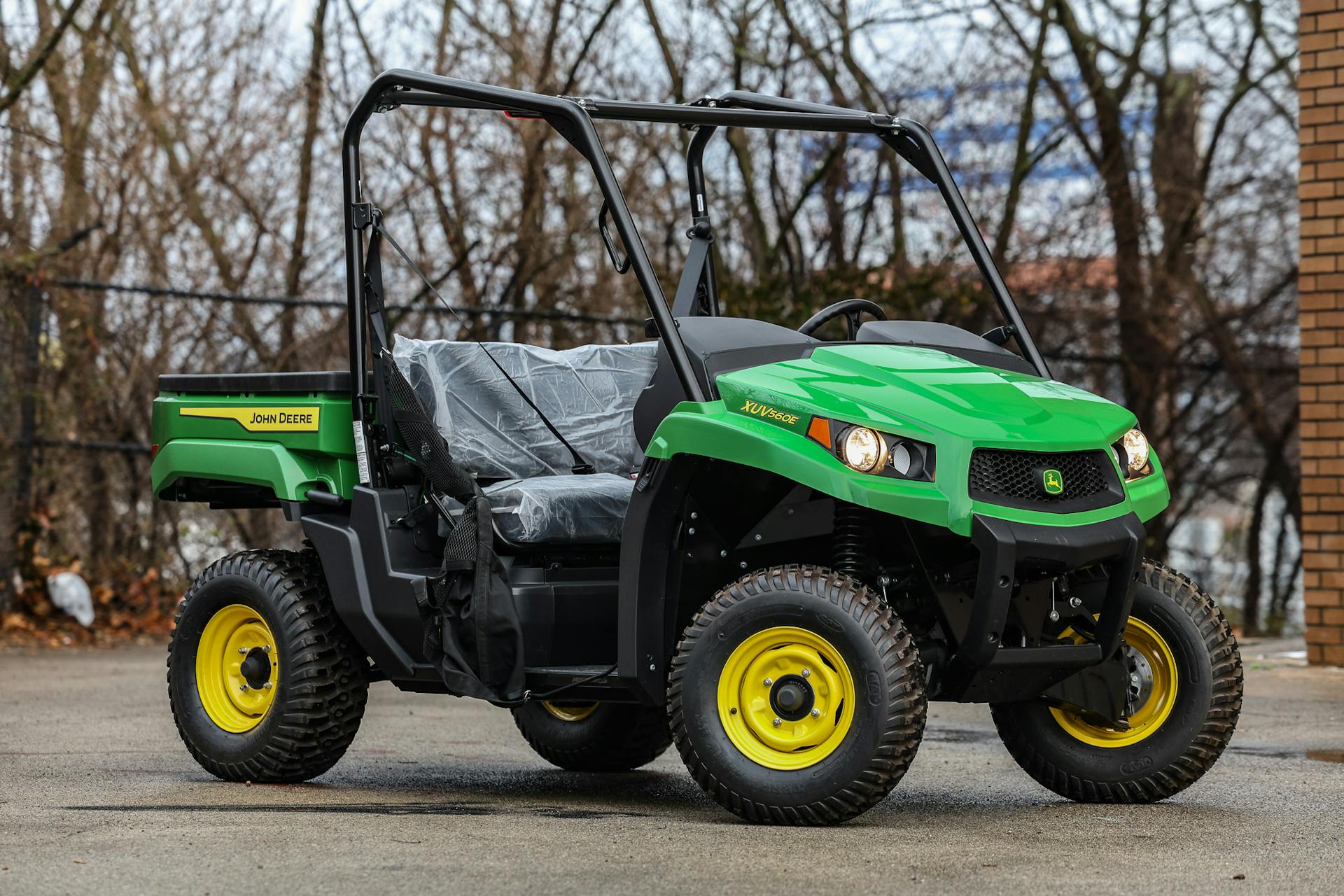 2025 John Deere Gator XUV560E passenger front 3/4 wide