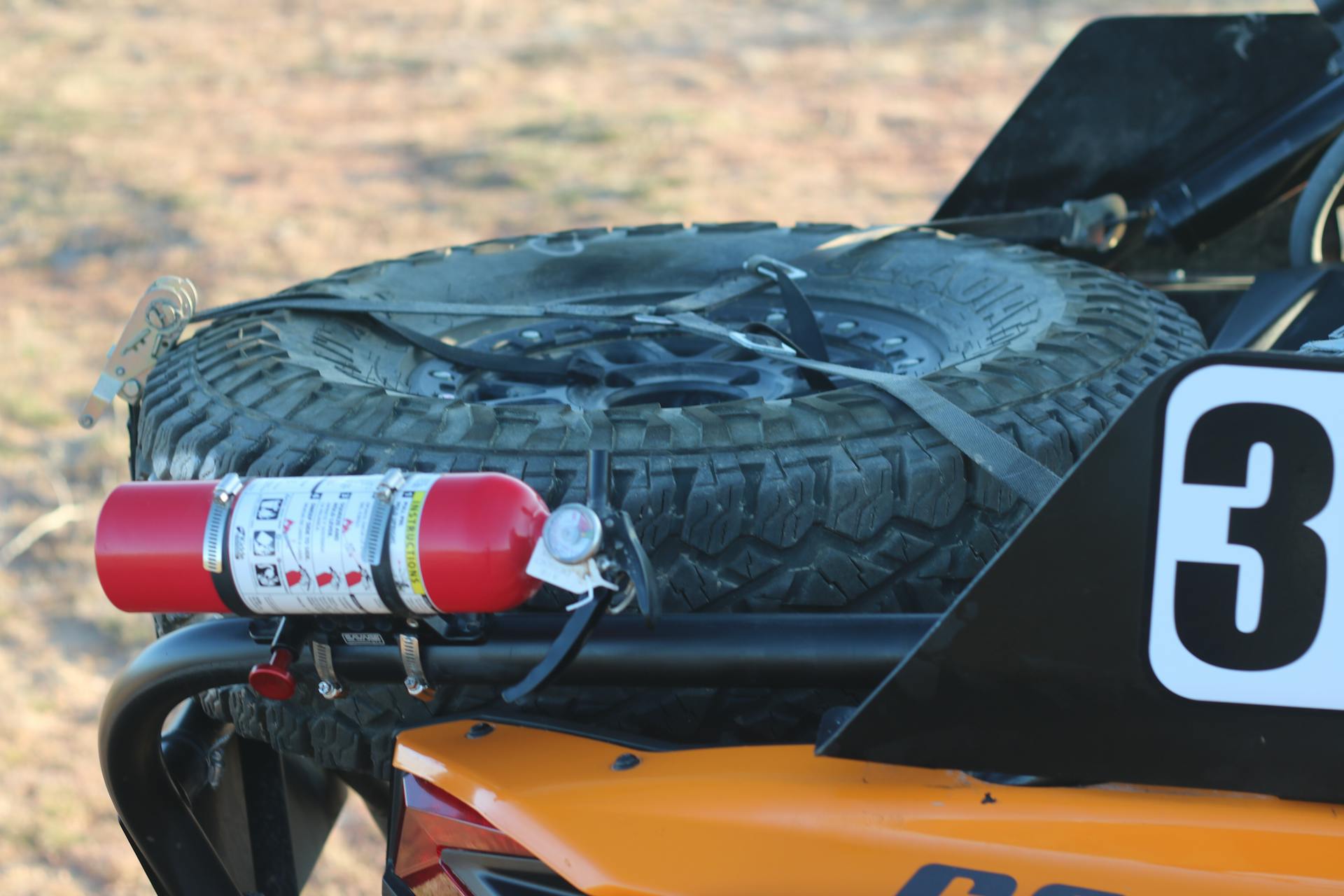 2020 Can-Am Maverick X3 X RC Turbo RR spare tire/extinguisher