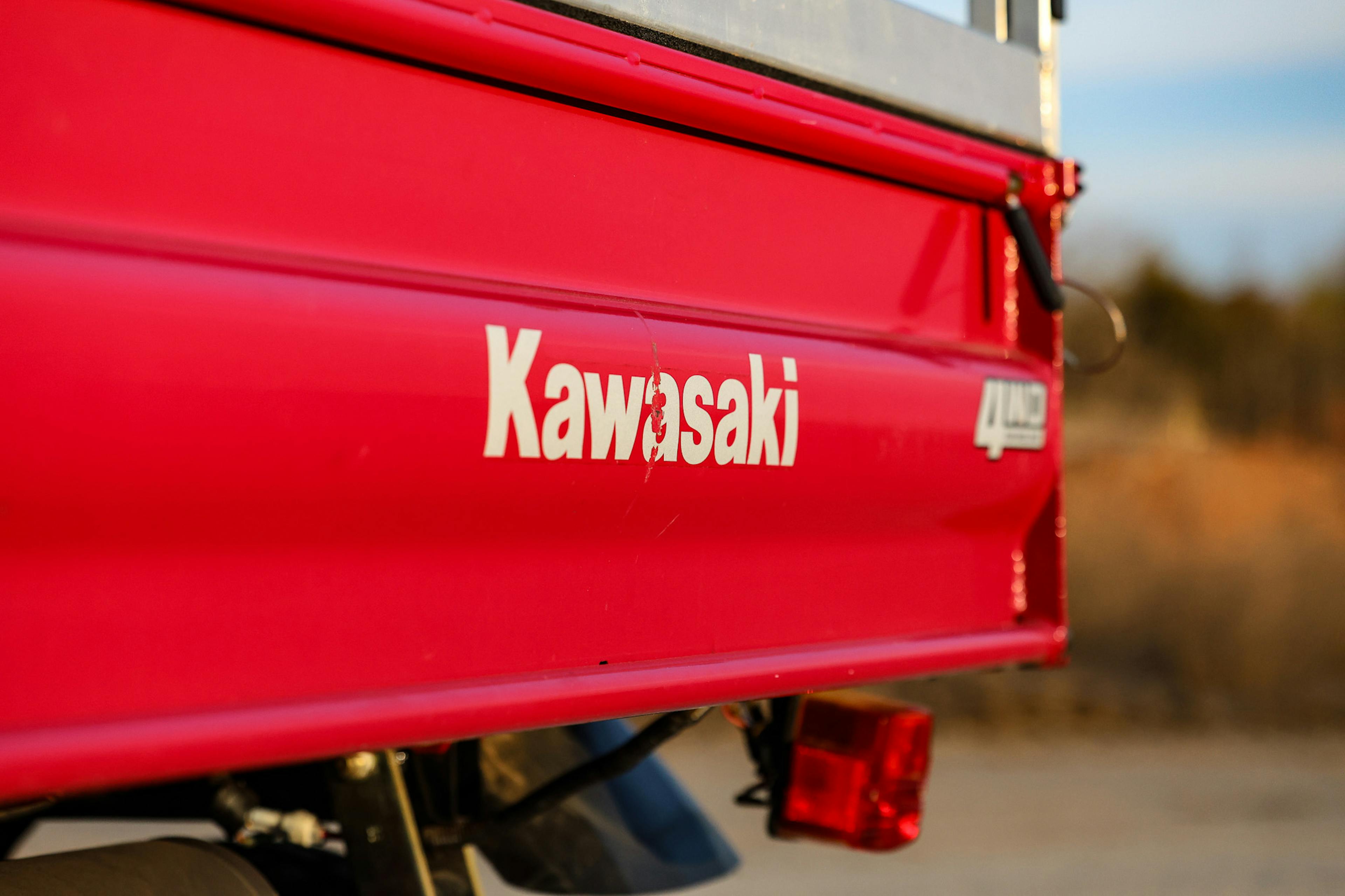 2006 Kawasaki Mule 3010 4x4 bed side close