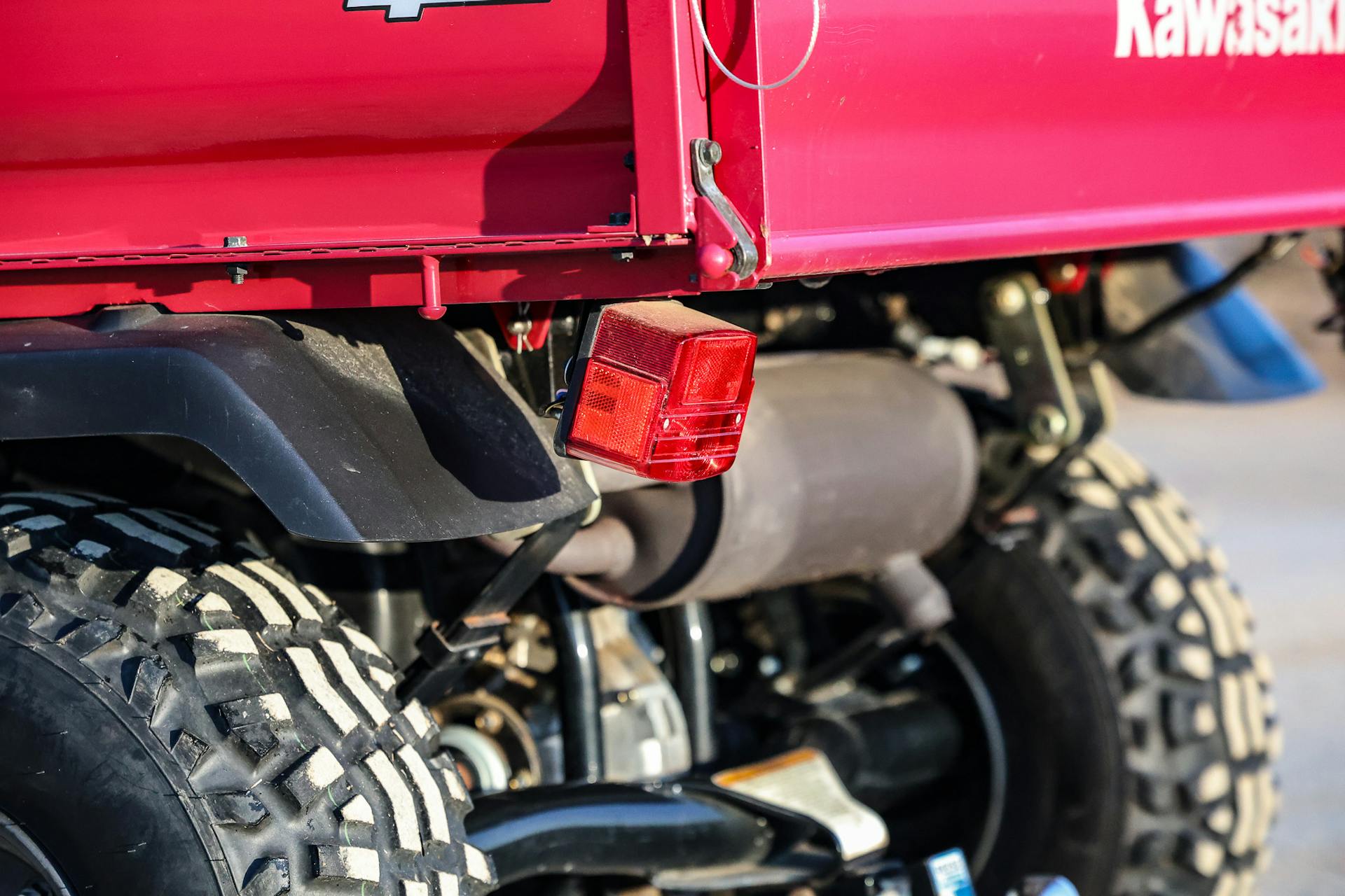 2006 Kawasaki Mule 3010 4x4 taillight driver