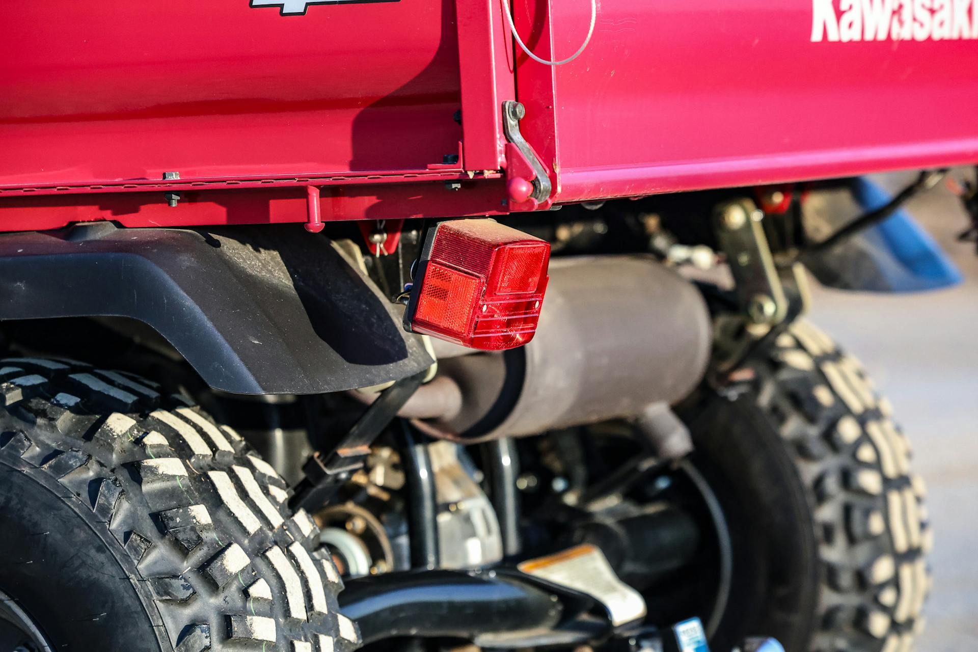 2006 Kawasaki Mule 3010 4x4 taillight driver