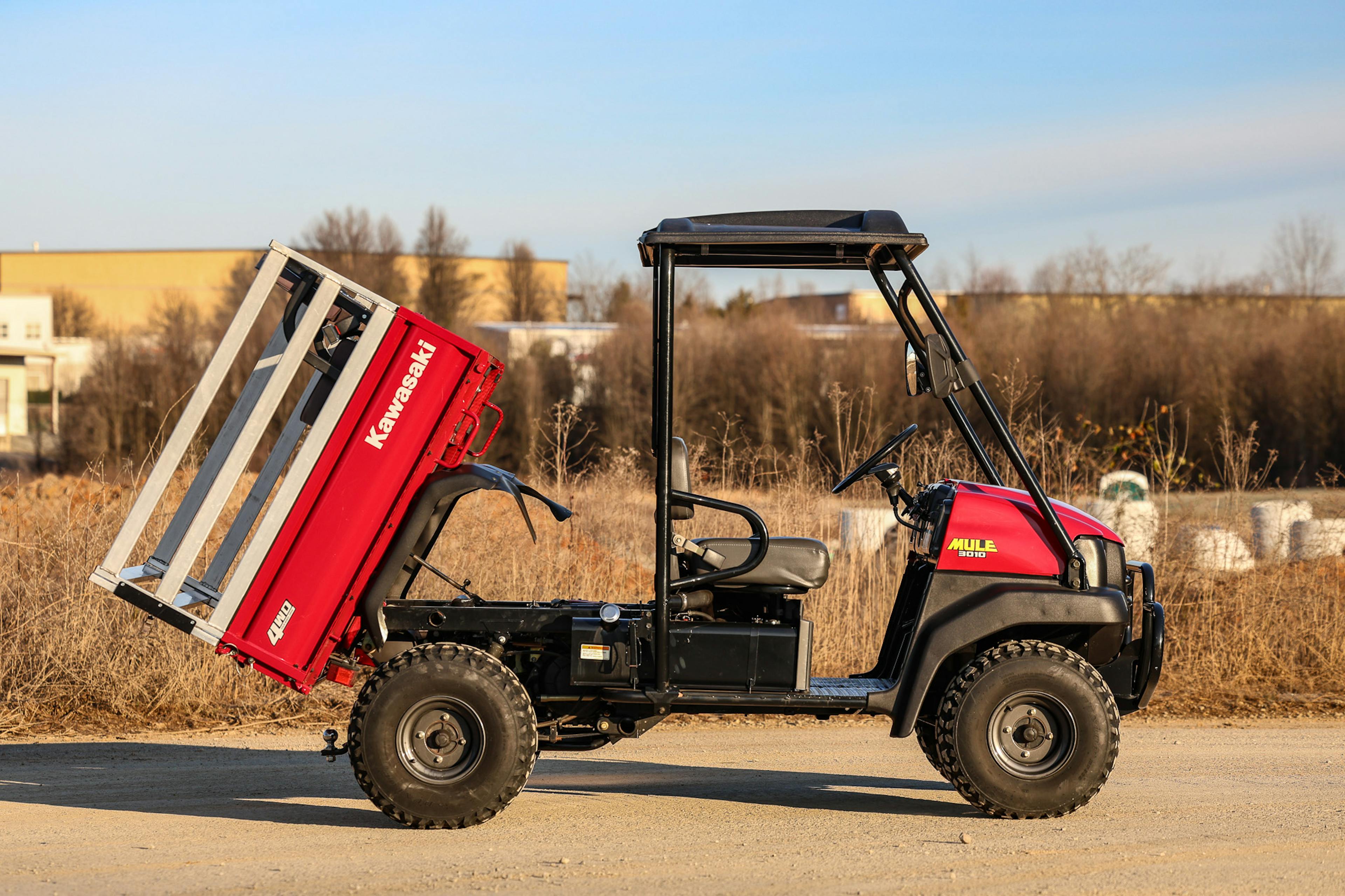 2006 Kawasaki Mule 3010 4x4 passenger side bed up 