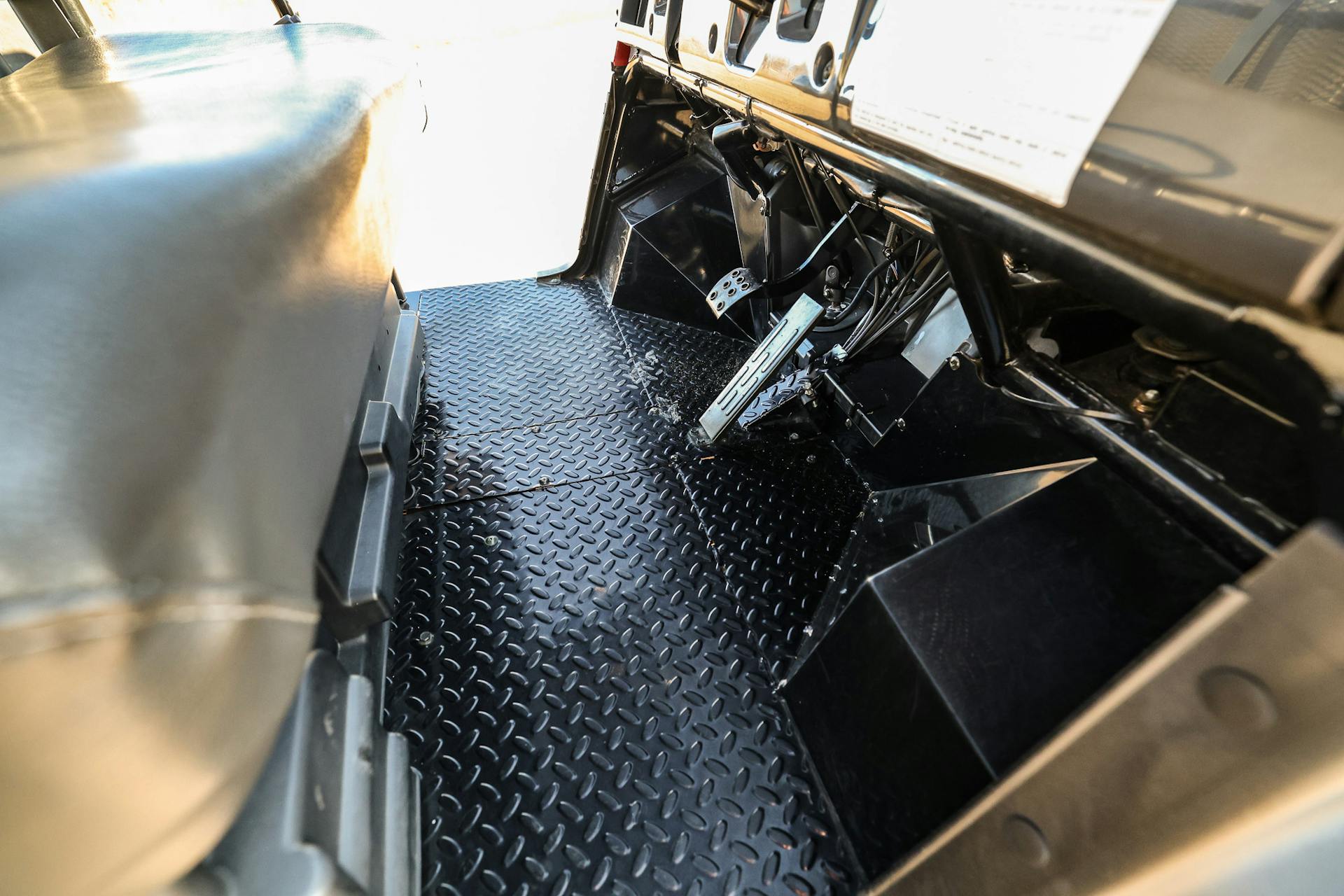 2006 Kawasaki Mule 3010 4x4 floor
