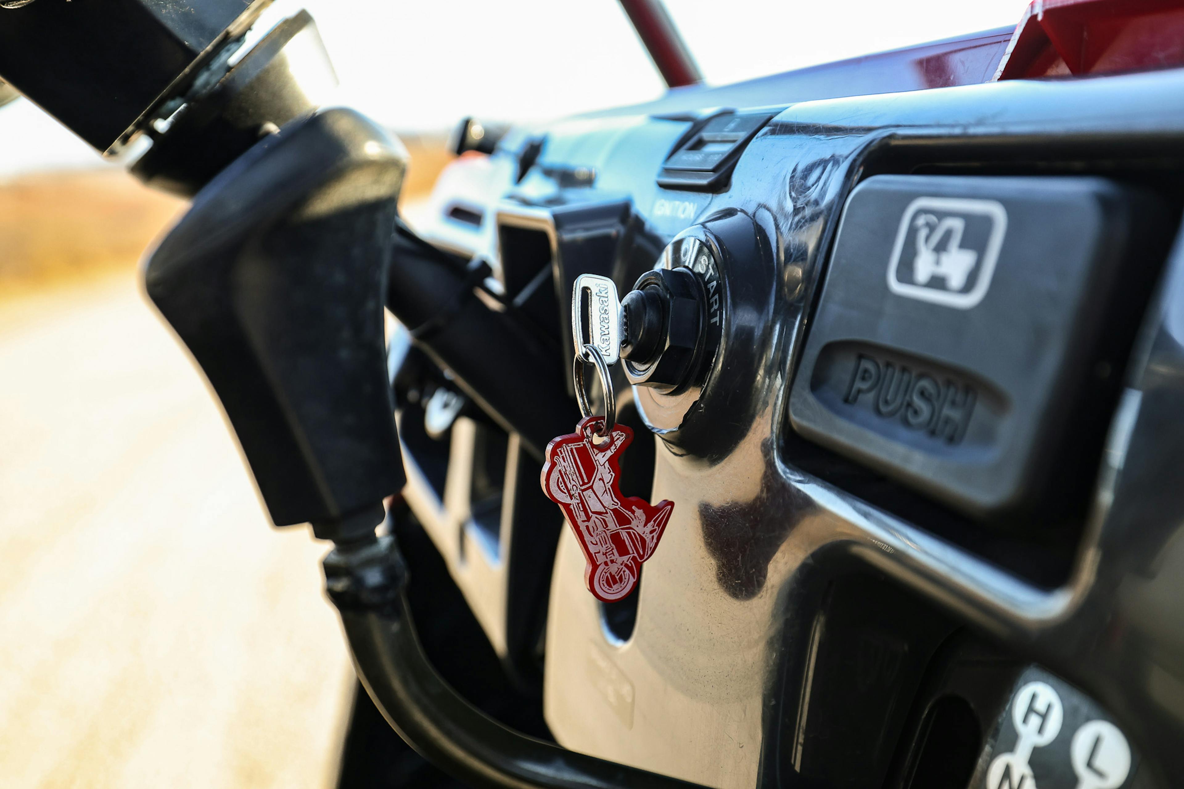 2006 Kawasaki Mule 3010 4x4 key/shifter