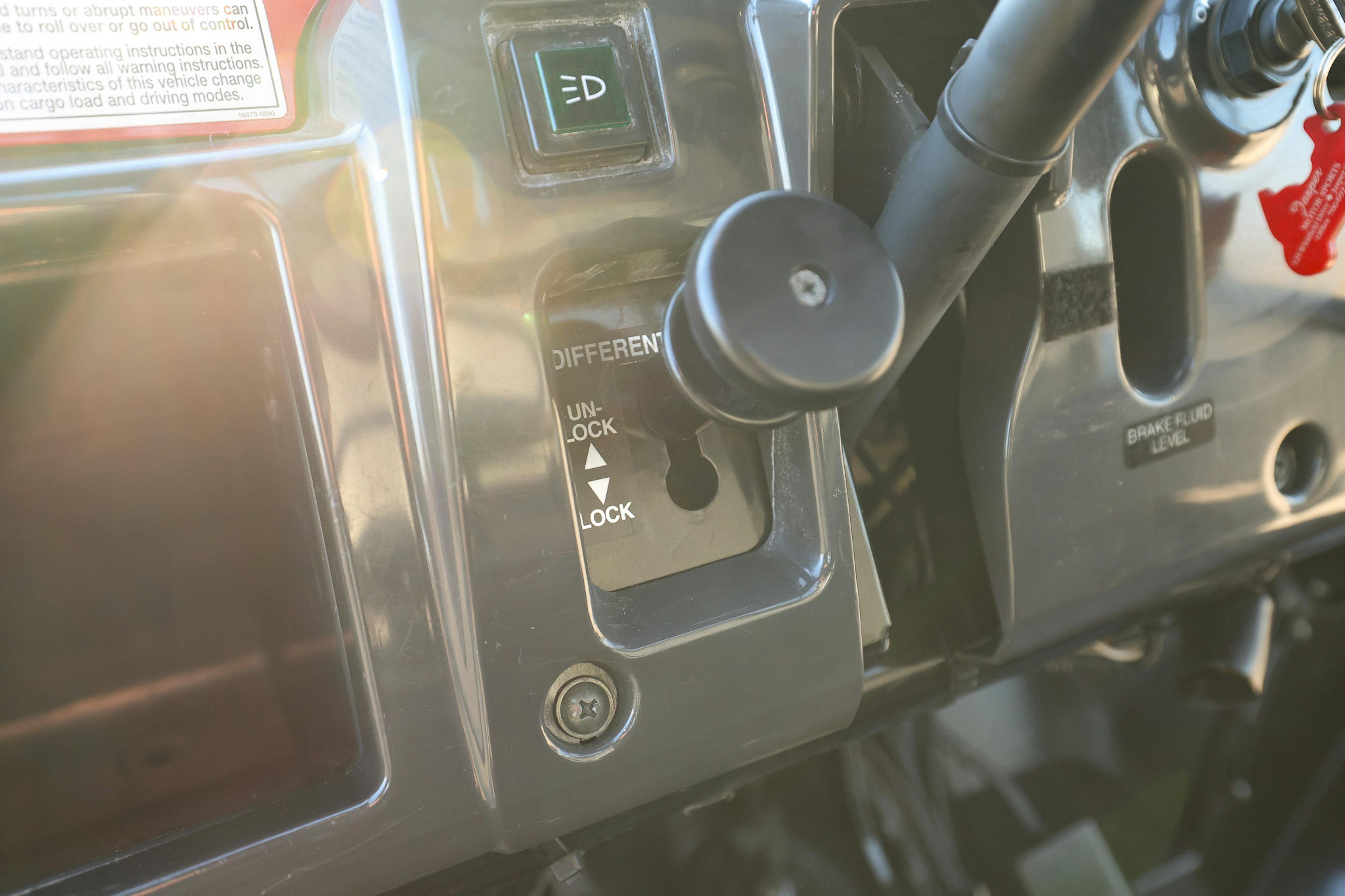 2006 Kawasaki Mule 3010 4x4 diff lock lever