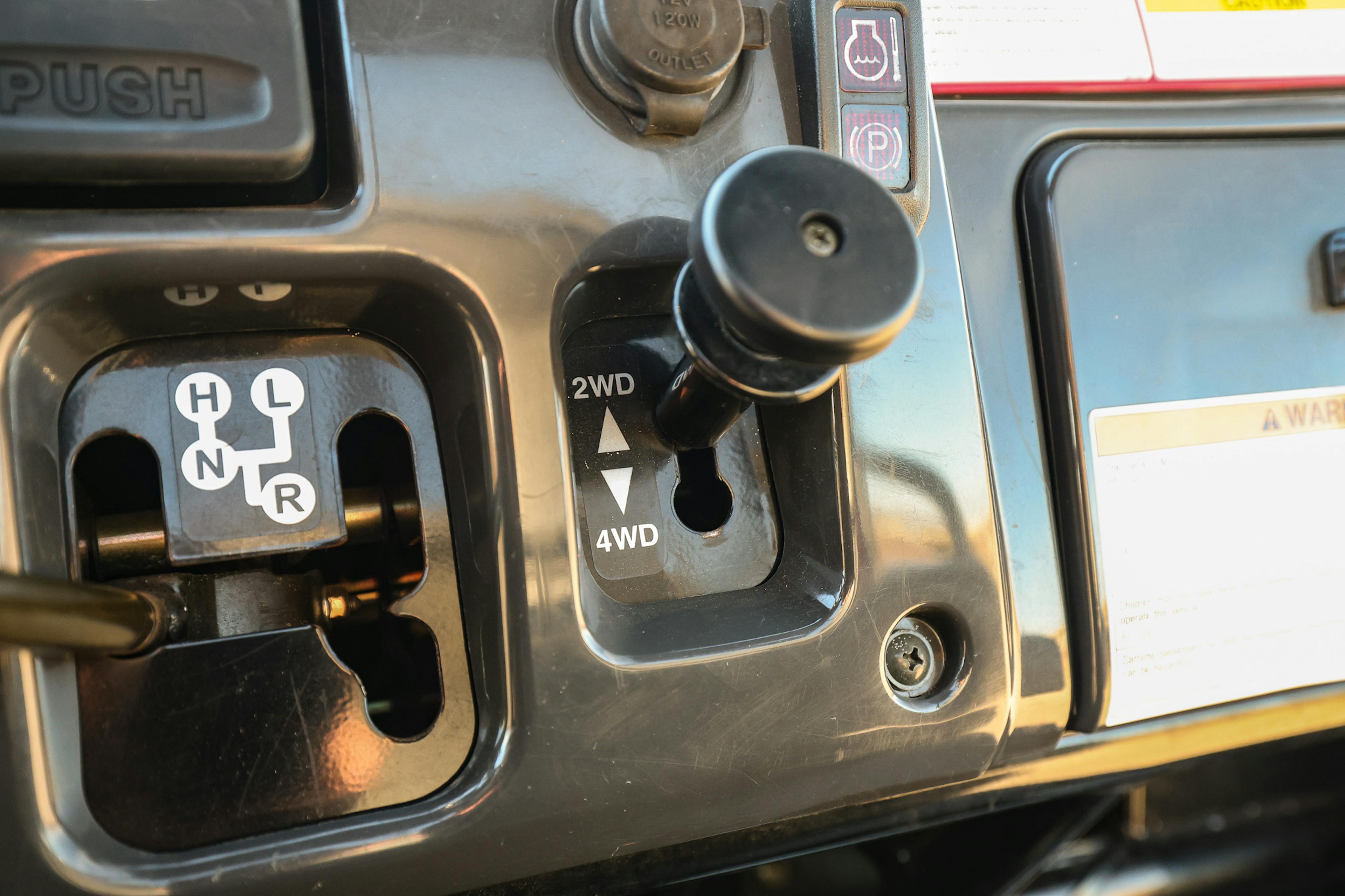 2006 Kawasaki Mule 3010 4x4 shifter/transfer case sticks