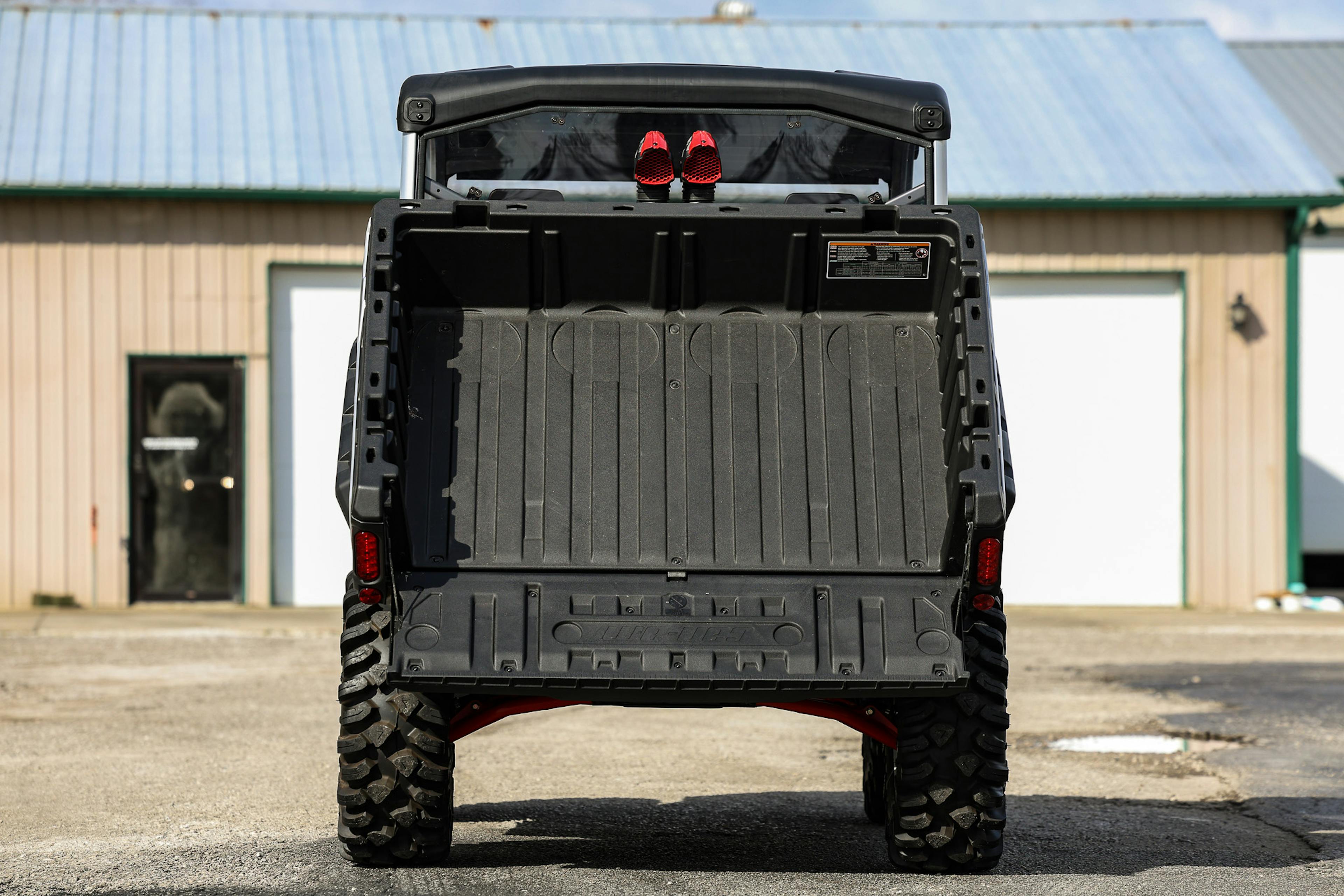 2024 Can-Am Defender HD10 XMR rear bed down