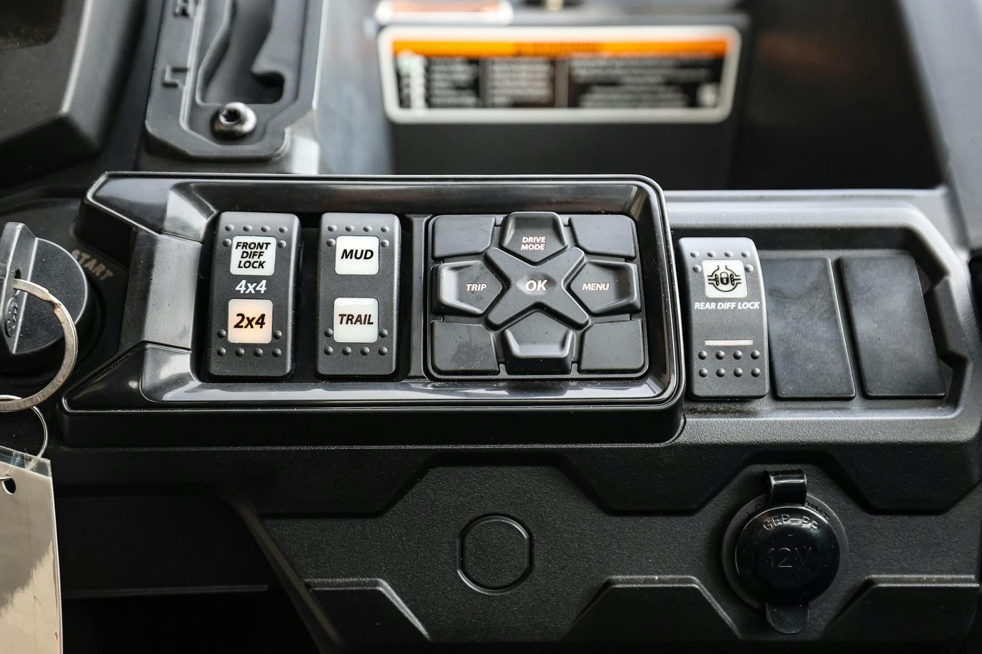 2024 Can-Am Defender HD10 XMR center switches