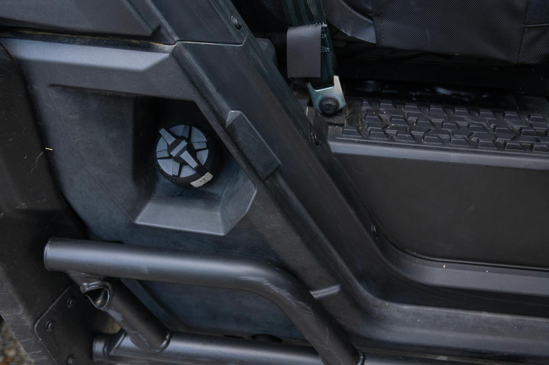 2024 Polaris Xpedition ADV Northstar  fuel filler/passenger rock slider