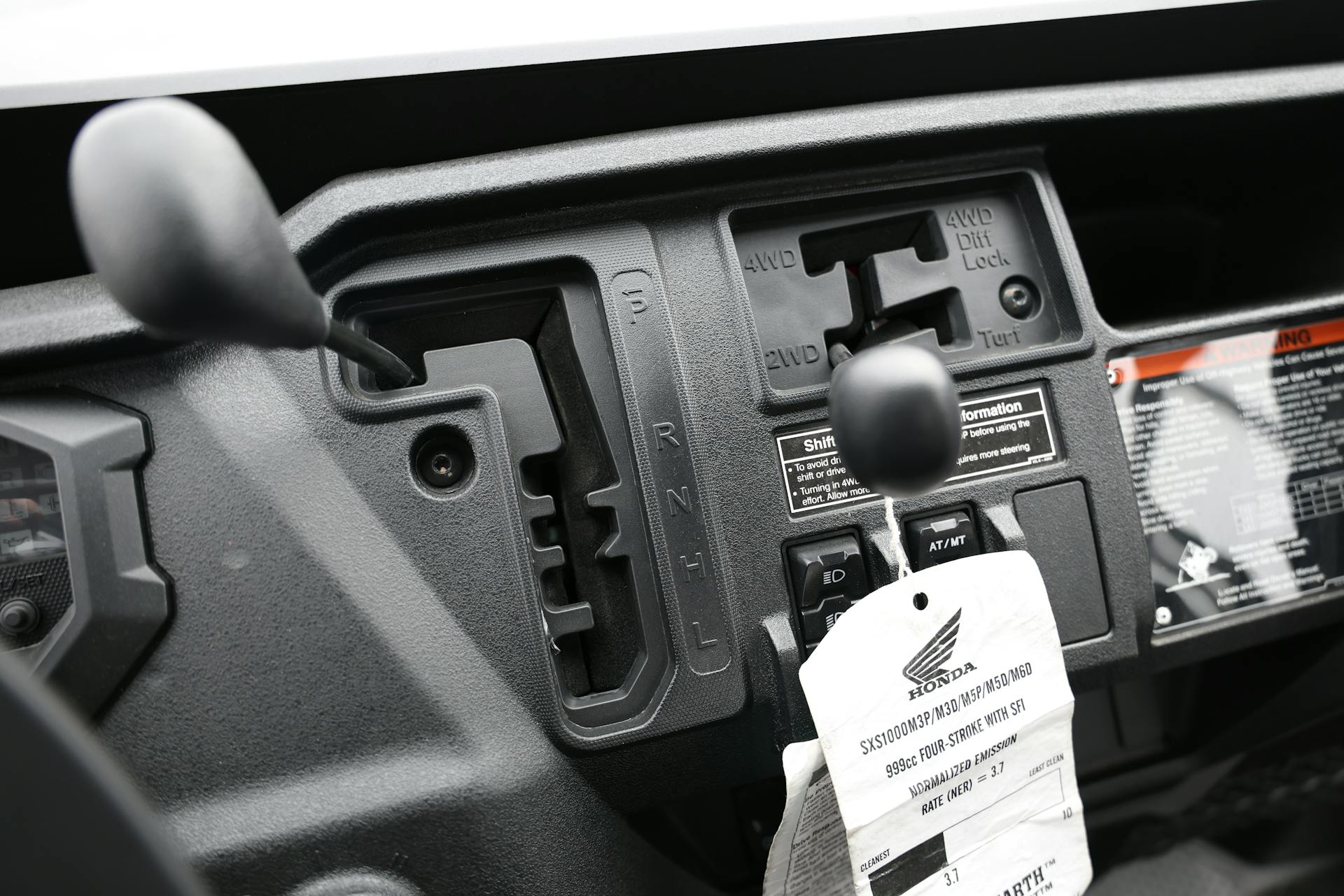 2024 Honda Pioneer 1000-6 DLX shifters