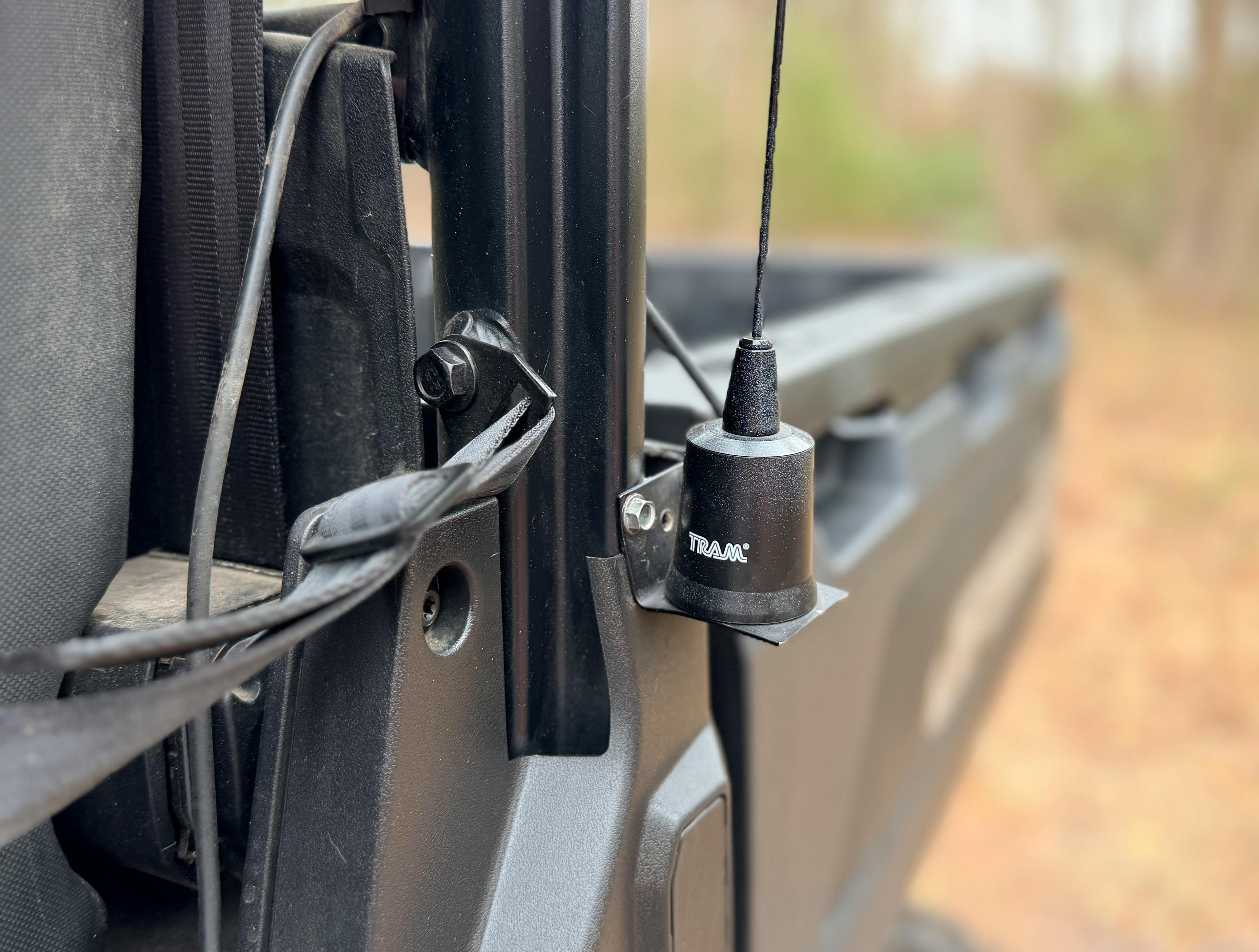 2025 CFMoto UForce 800 XL antenna