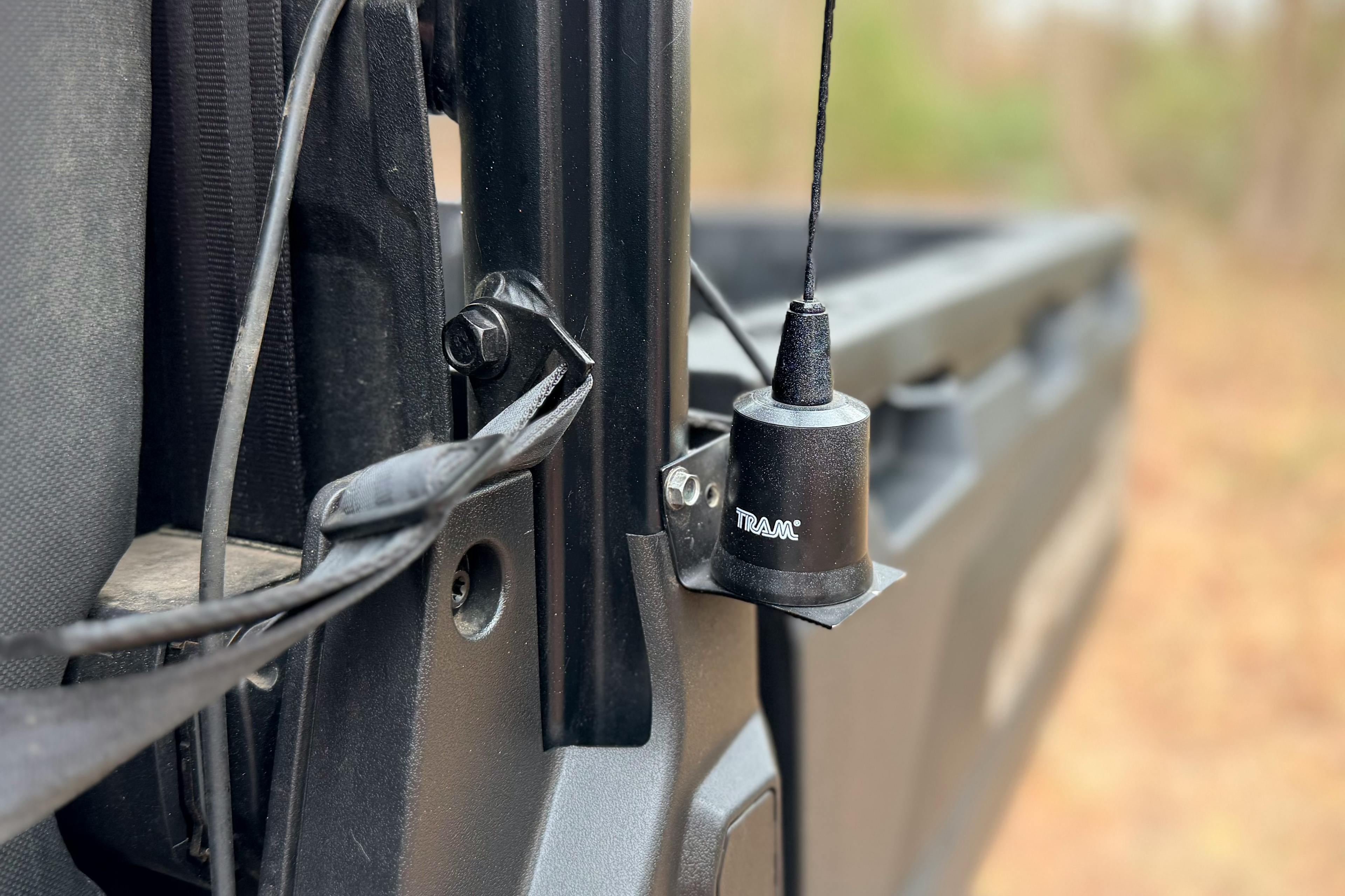 2025 CFMoto UForce 800 XL antenna