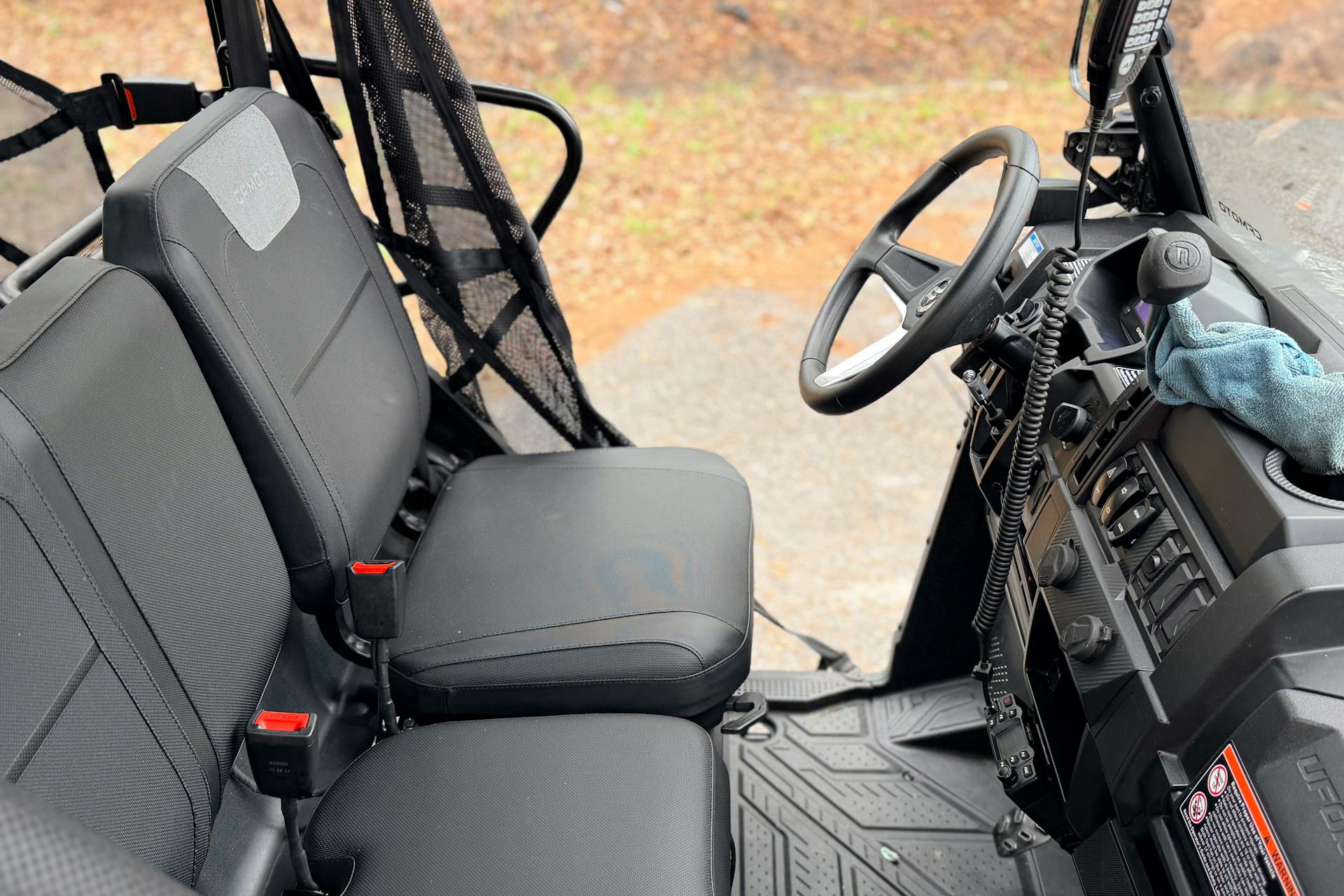 2025 CFMoto UForce 800 XL front seats/wheel