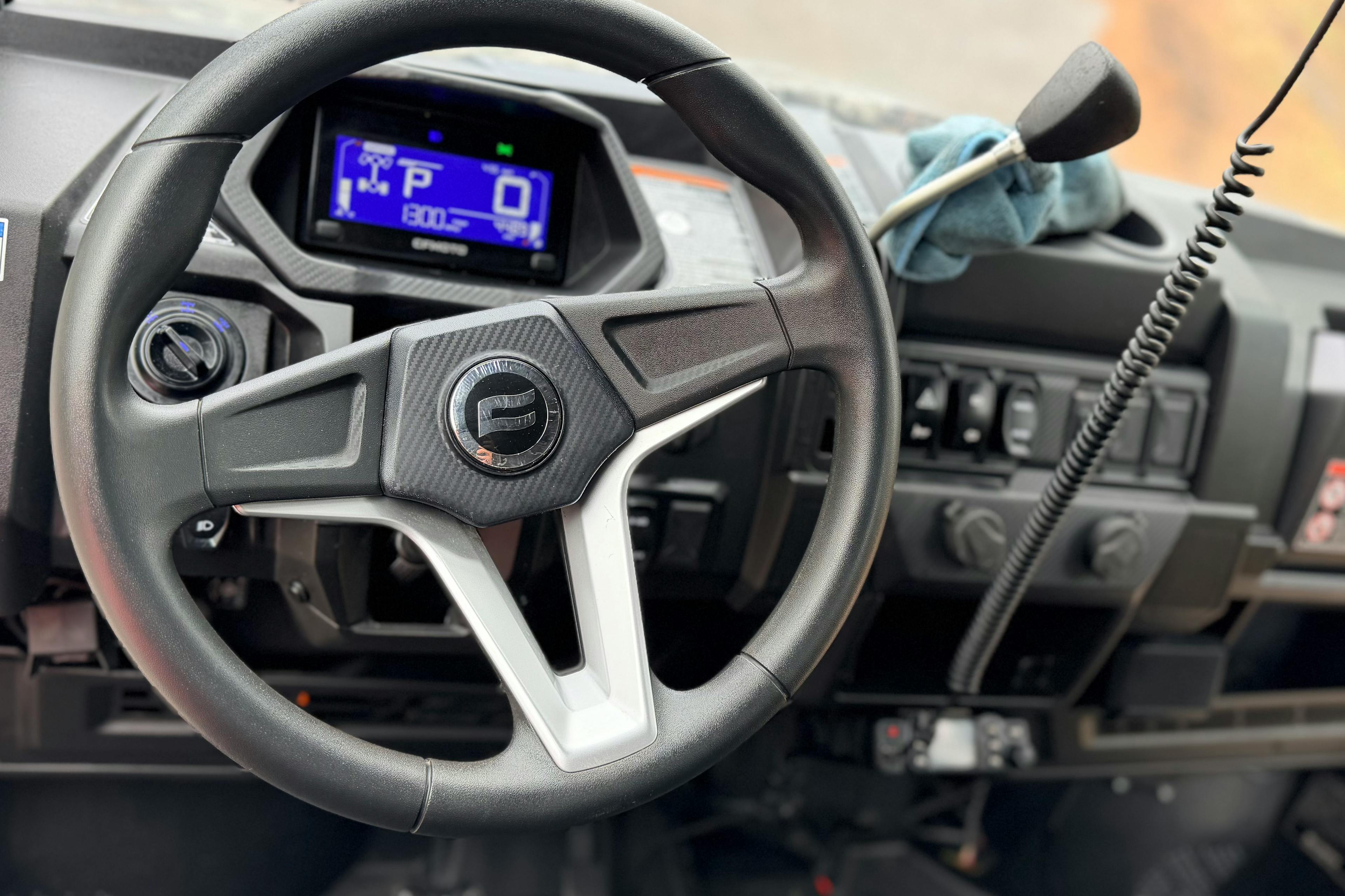 2025 CFMoto UForce 800 XL steering wheel