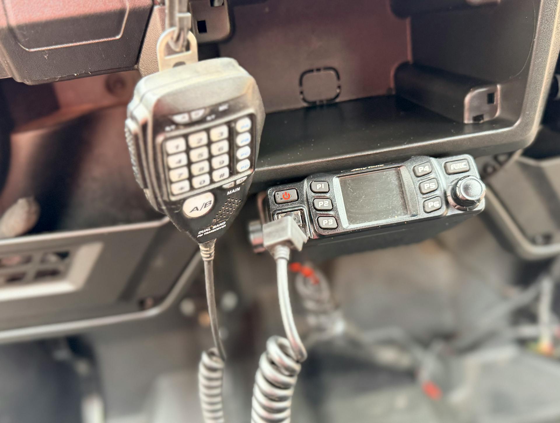 2025 CFMoto UForce 800 XL CB handset