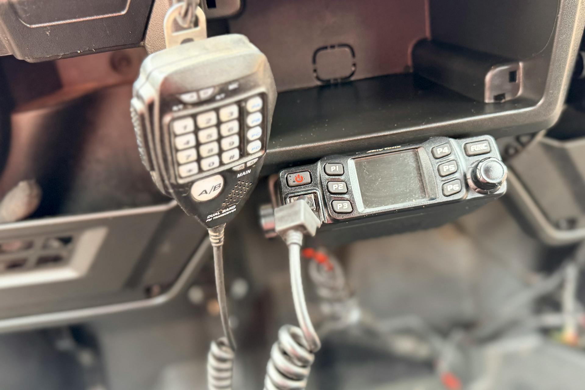 2025 CFMoto UForce 800 XL CB handset