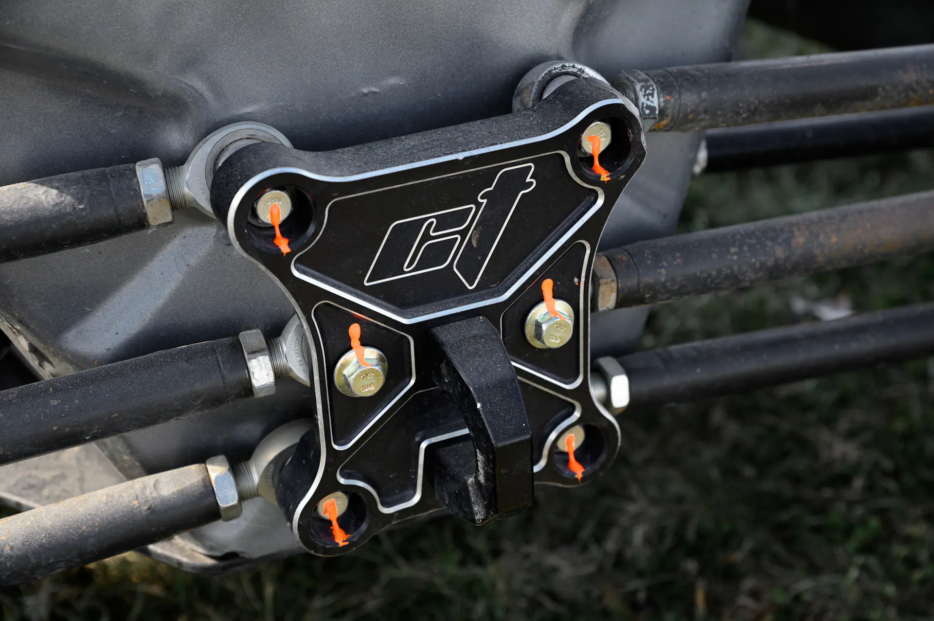 2024 Can-Am Maverick X3 Gray Leadbetter Race Car radius rod plate 2