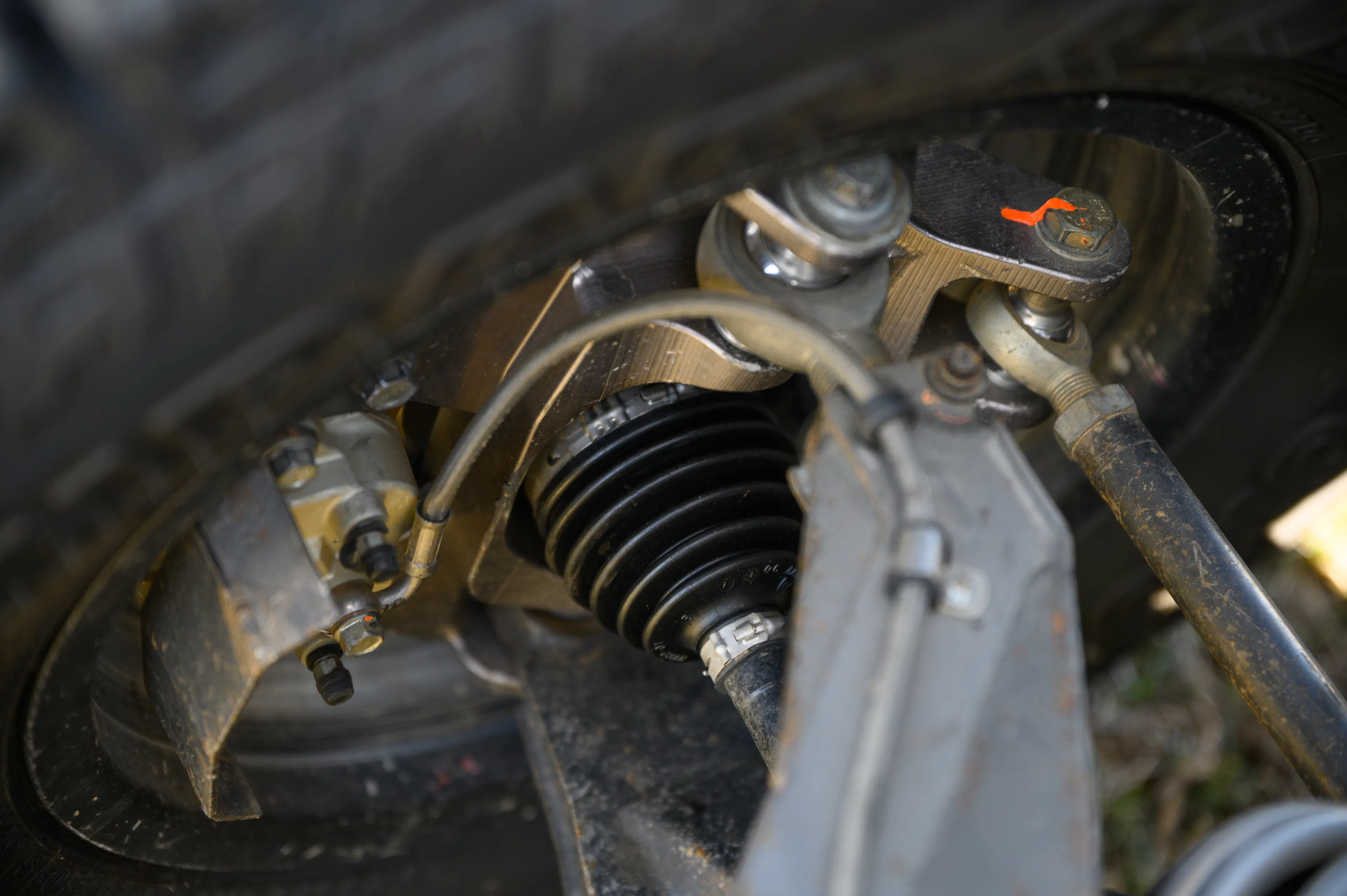 2024 Can-Am Maverick X3 Gray Leadbetter Race Car front knuckle 2