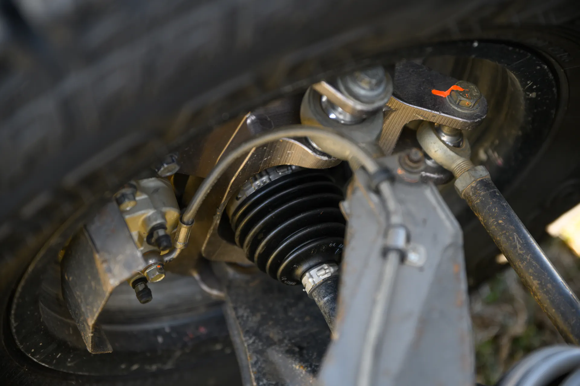 2024 Can-Am Maverick X3 Gray Leadbetter Race Car front knuckle 2