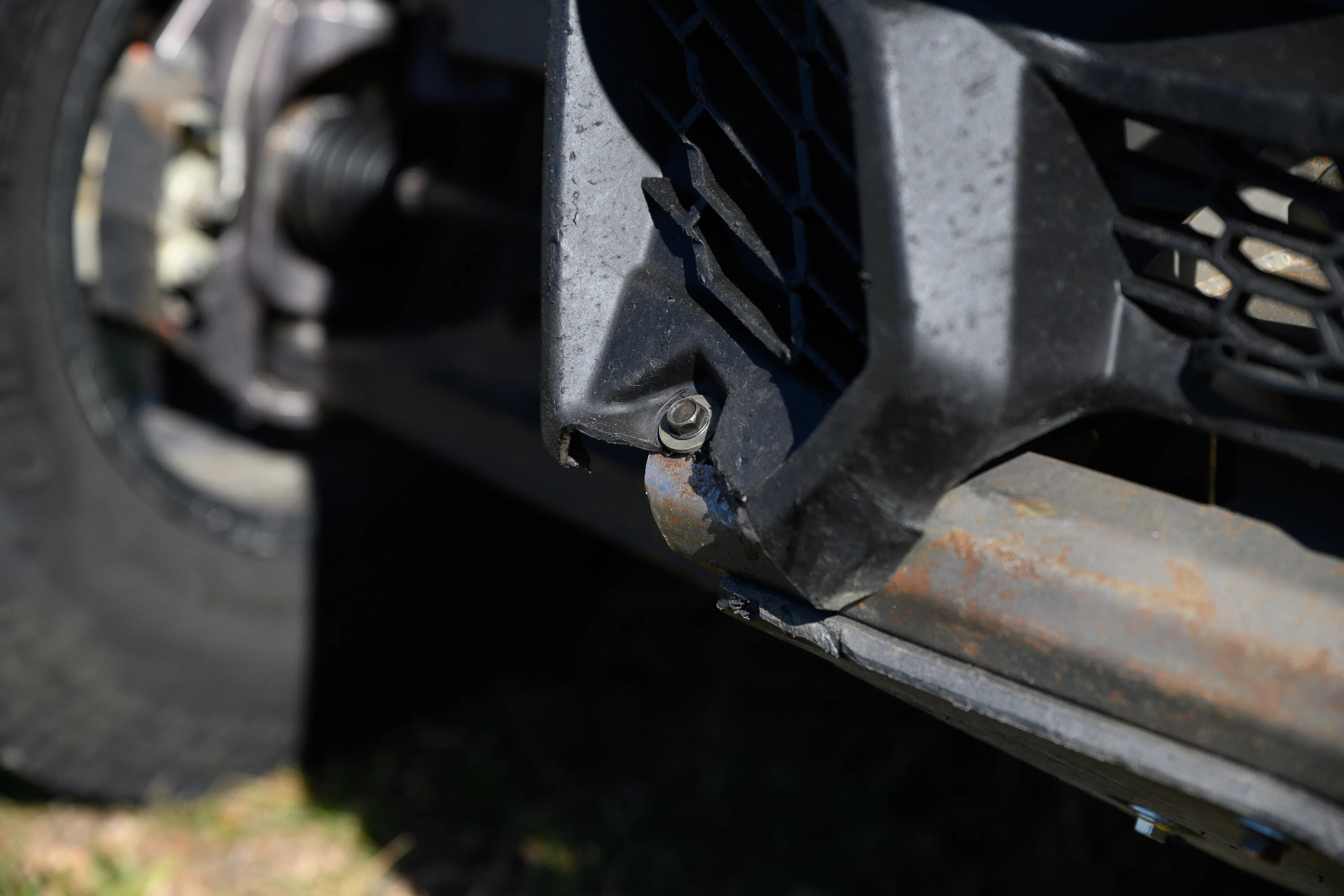 2024 Can-Am Maverick X3 Gray Leadbetter Race Car cracked plastic