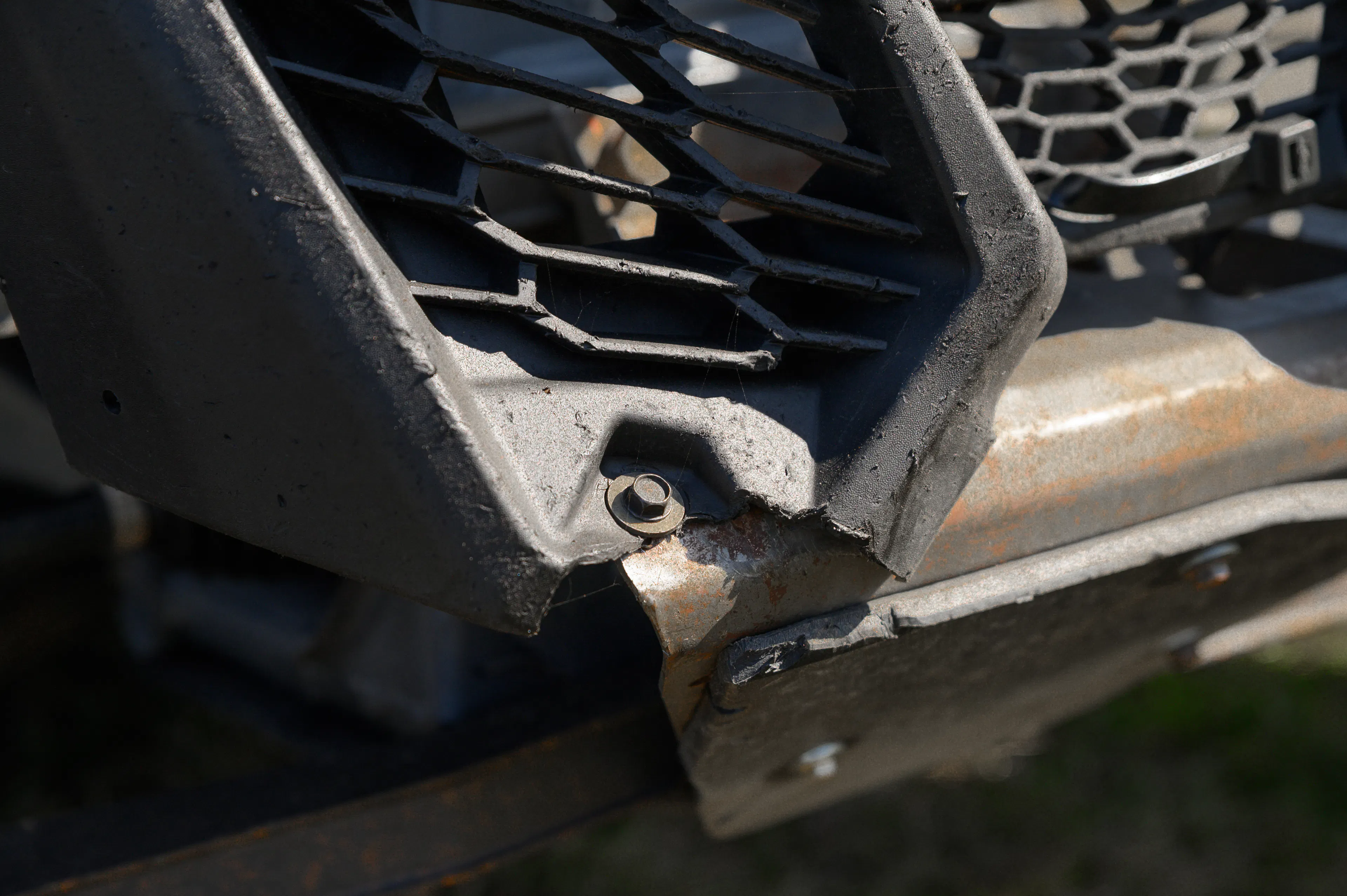 2024 Can-Am Maverick X3 Gray Leadbetter Race Car cracked plastic 2