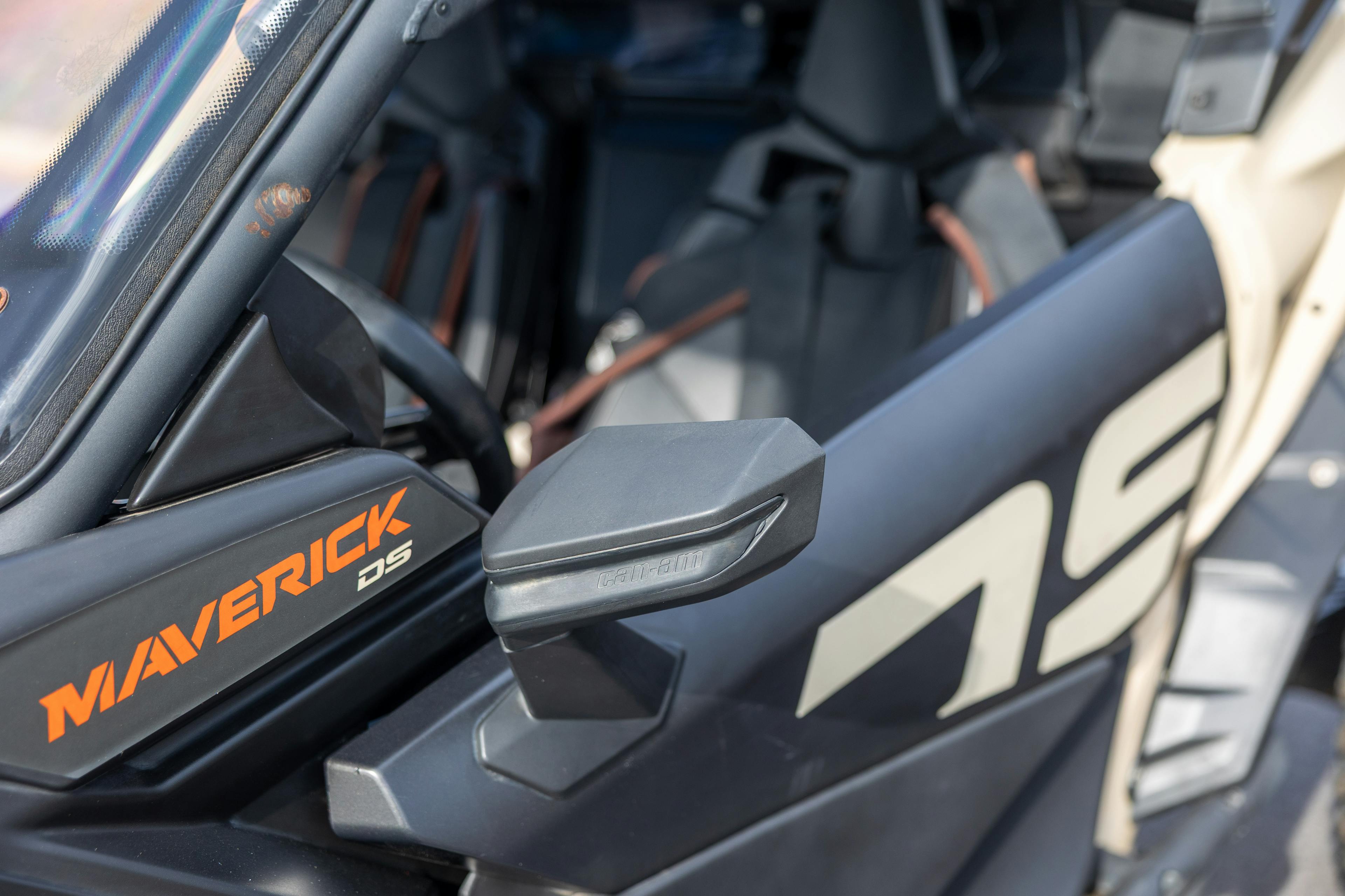 2023 Can-Am Maverick X3 DS Turbo RR driver door/mirror