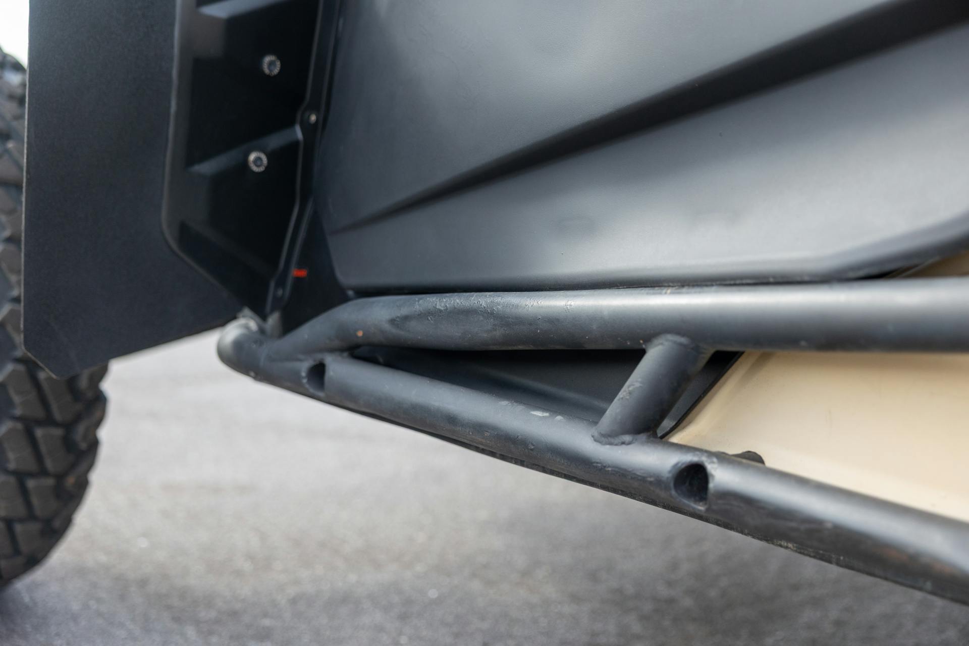 2023 Can-Am Maverick X3 DS Turbo RR driver slider 2