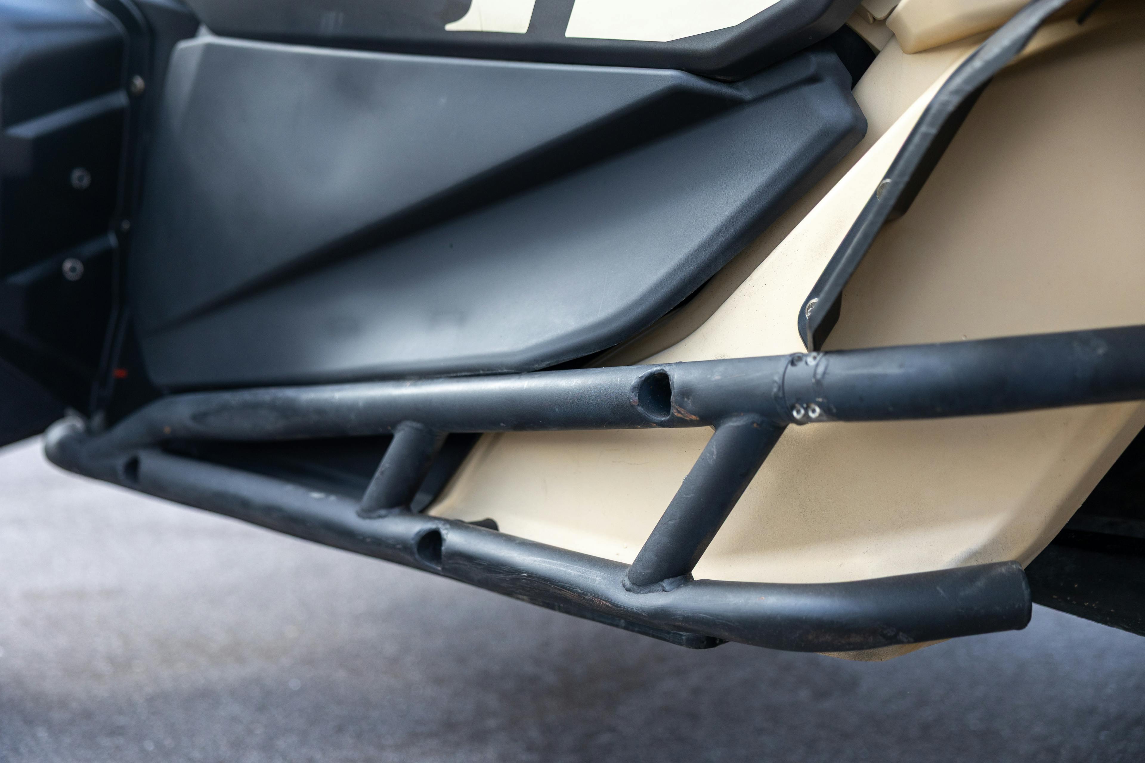 2023 Can-Am Maverick X3 DS Turbo RR driver slider