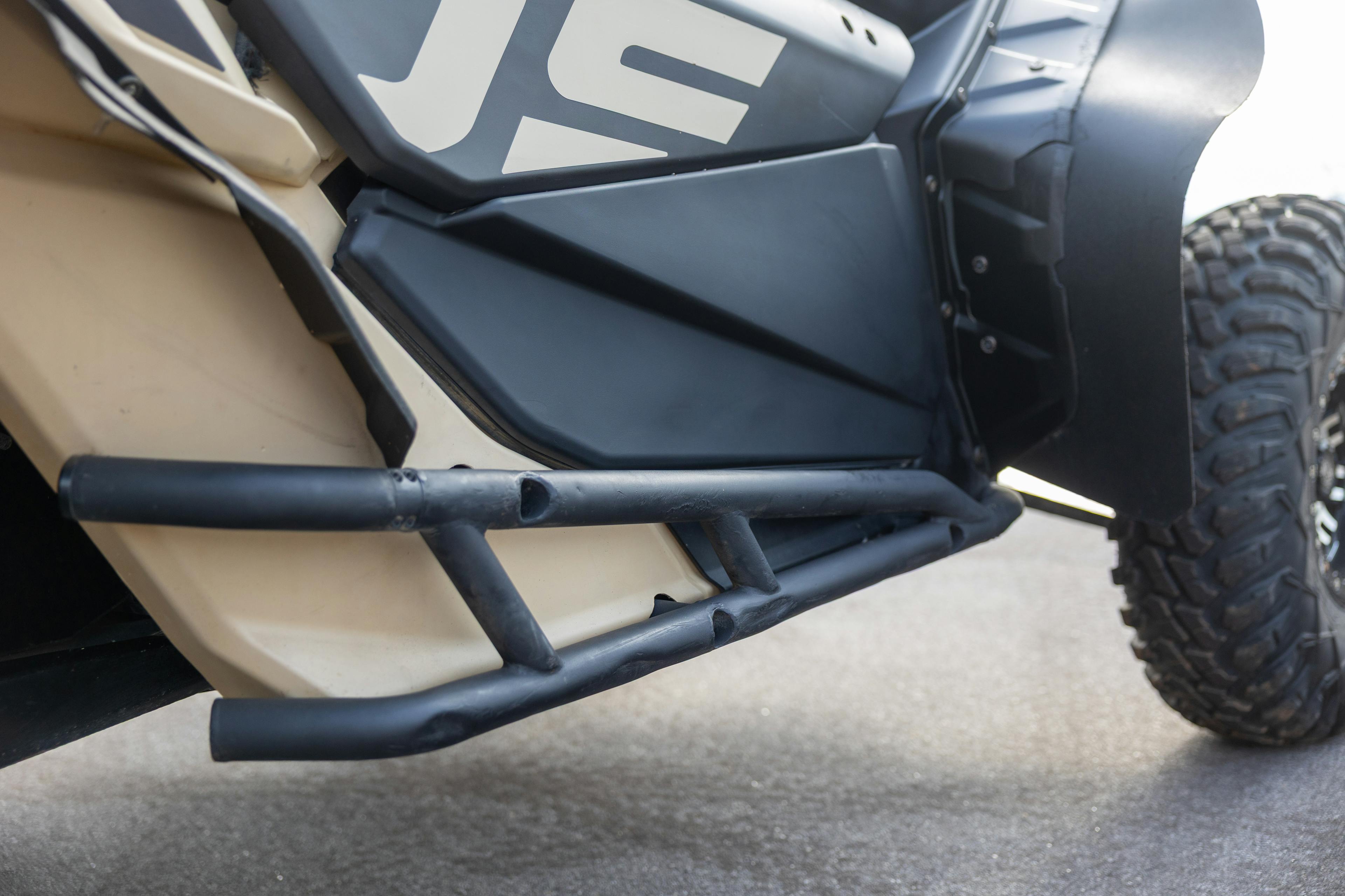 2023 Can-Am Maverick X3 DS Turbo RR passenger slider