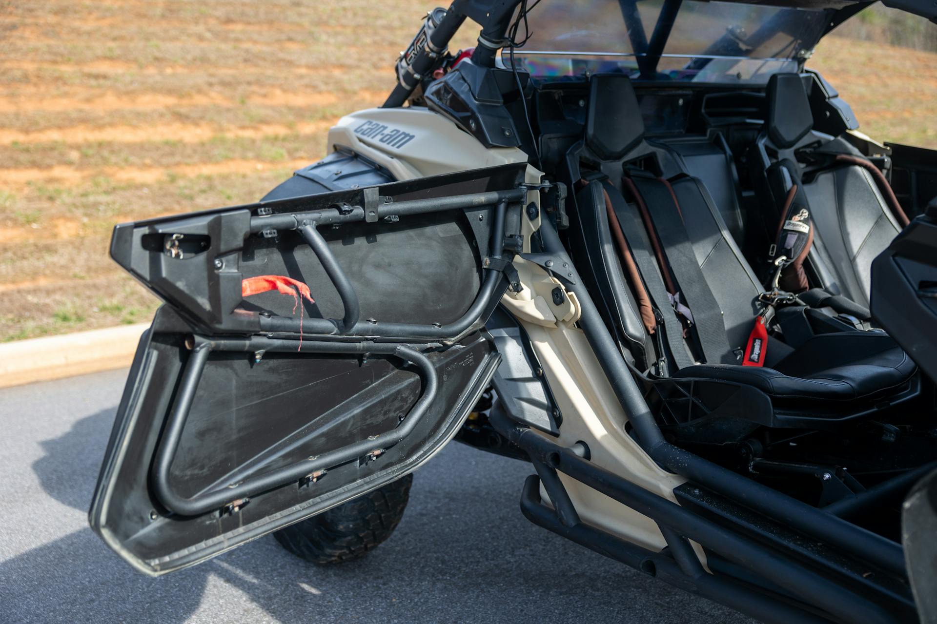 2023 Can-Am Maverick X3 DS Turbo RR passenger door/interior