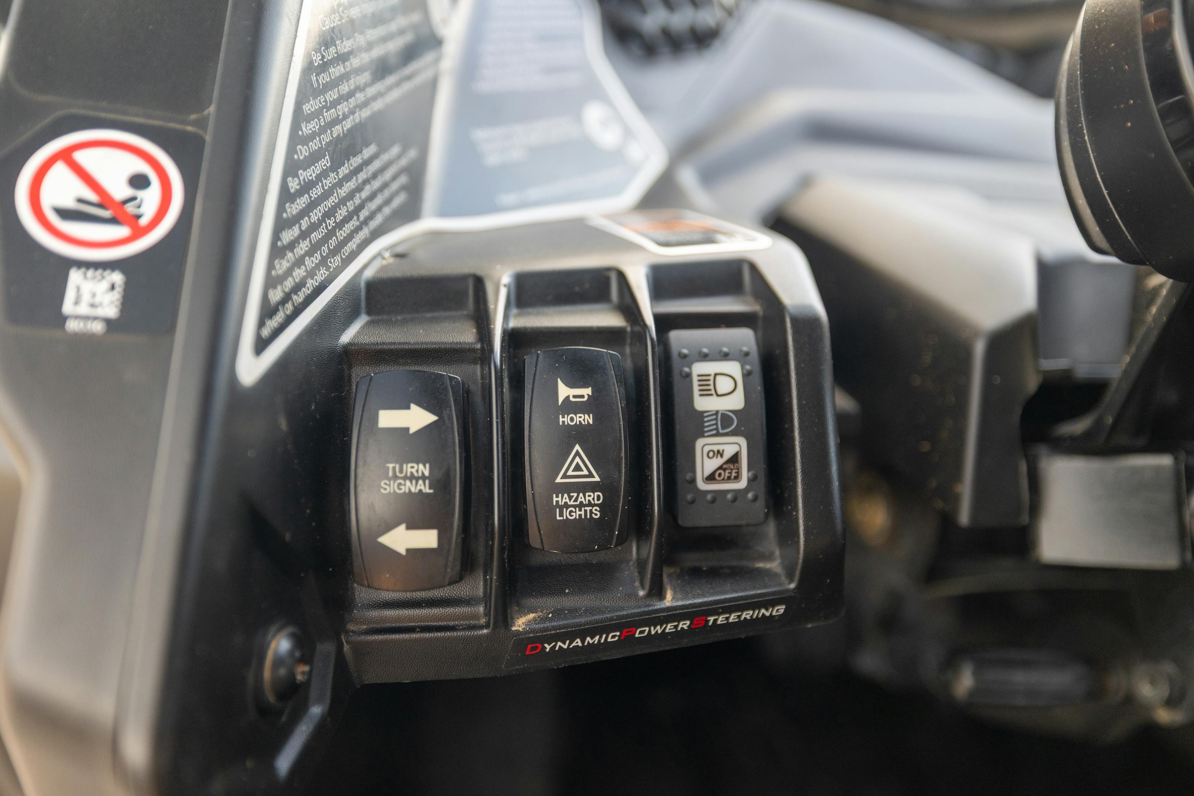 2023 Can-Am Maverick X3 DS Turbo RR horn/lights/hazard switches