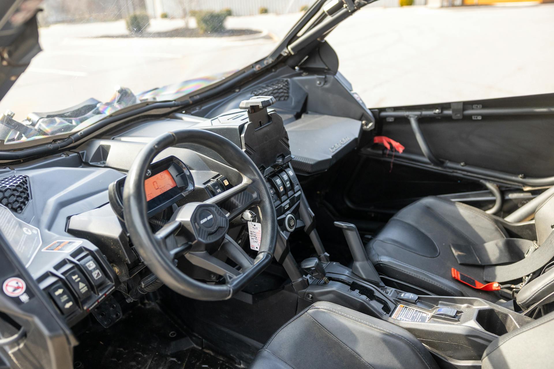 2023 Can-Am Maverick X3 DS Turbo RR dash/wheel