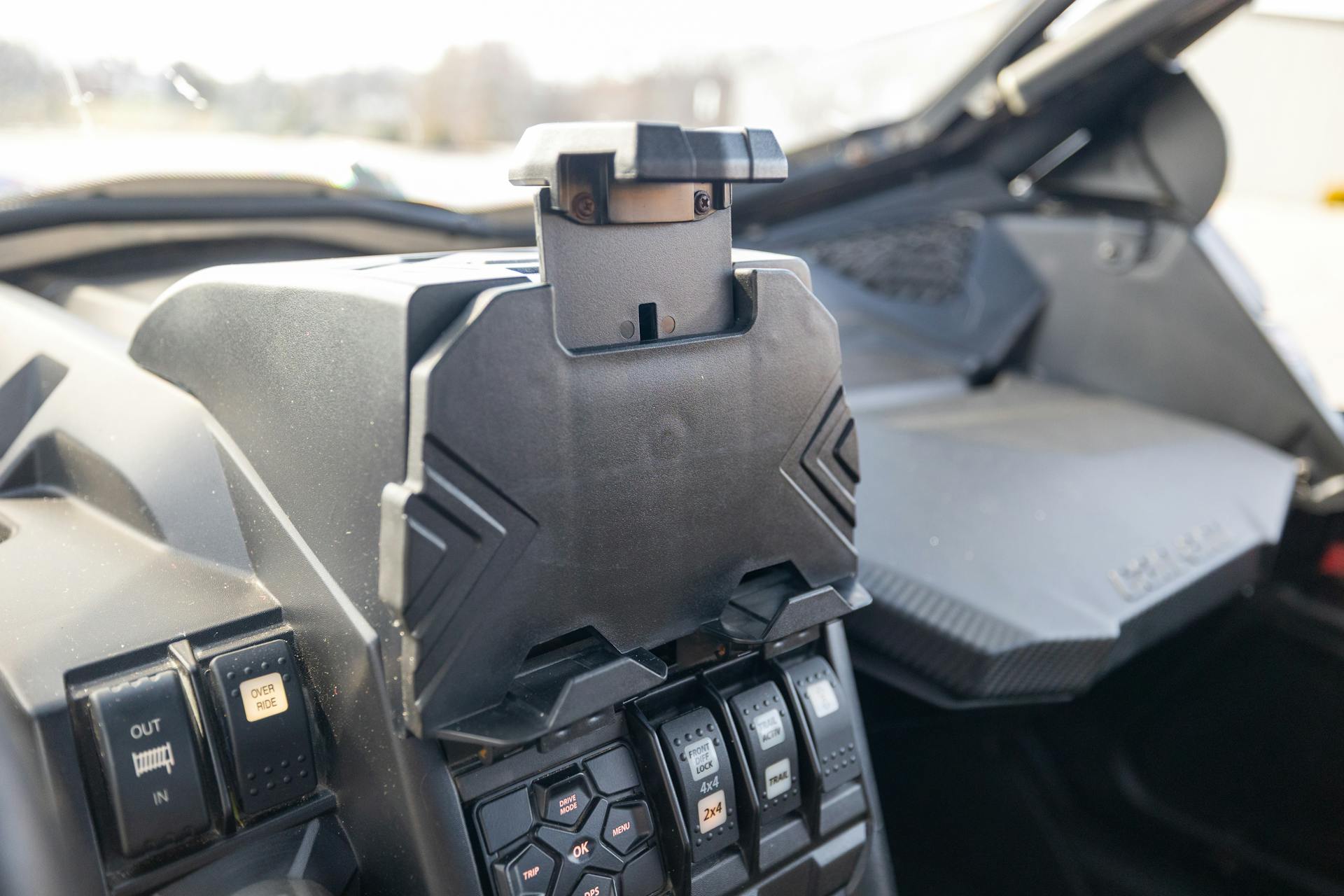 2023 Can-Am Maverick X3 DS Turbo RR center stack/tablet holder