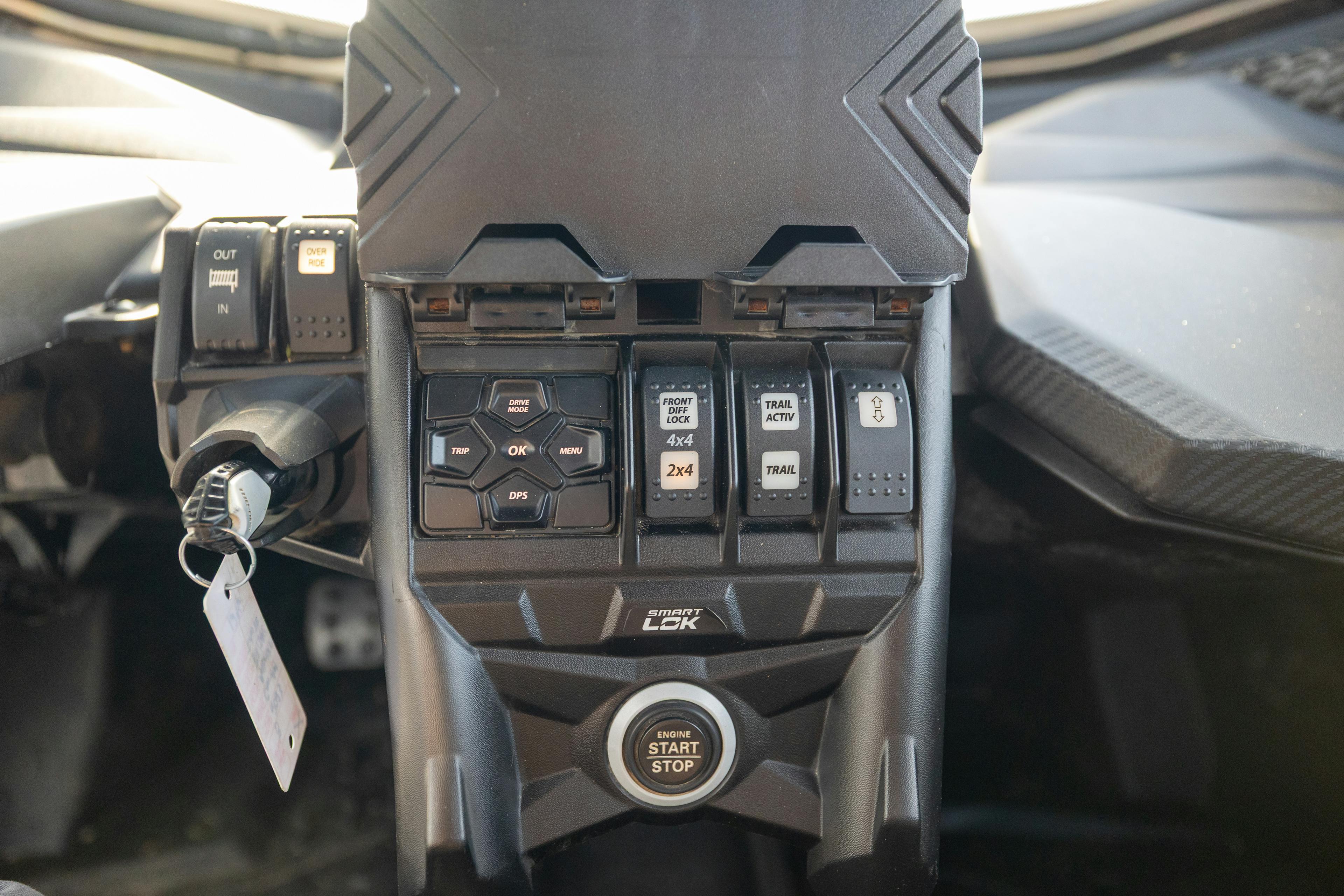 2023 Can-Am Maverick X3 DS Turbo RR center stack