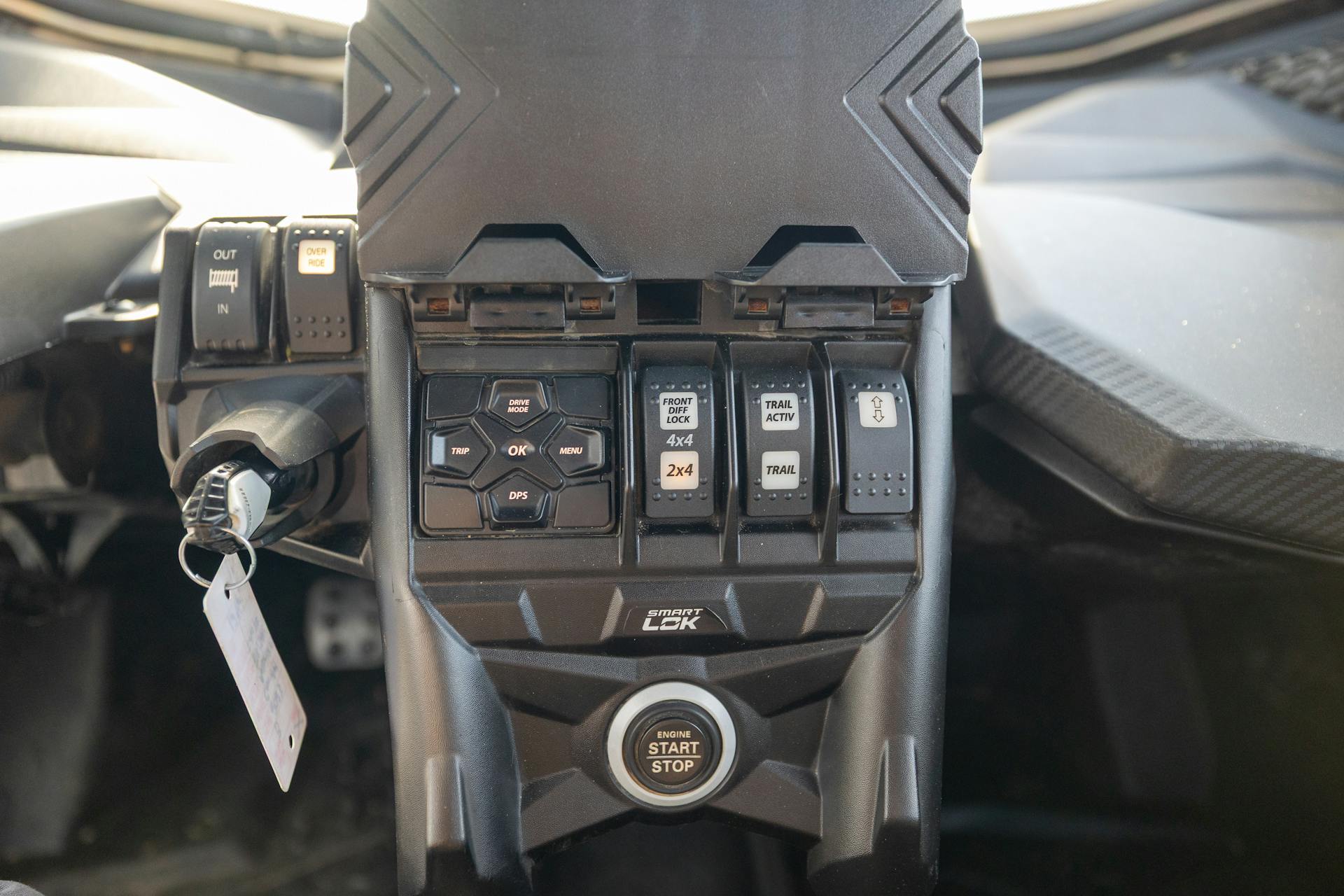 2023 Can-Am Maverick X3 DS Turbo RR center stack