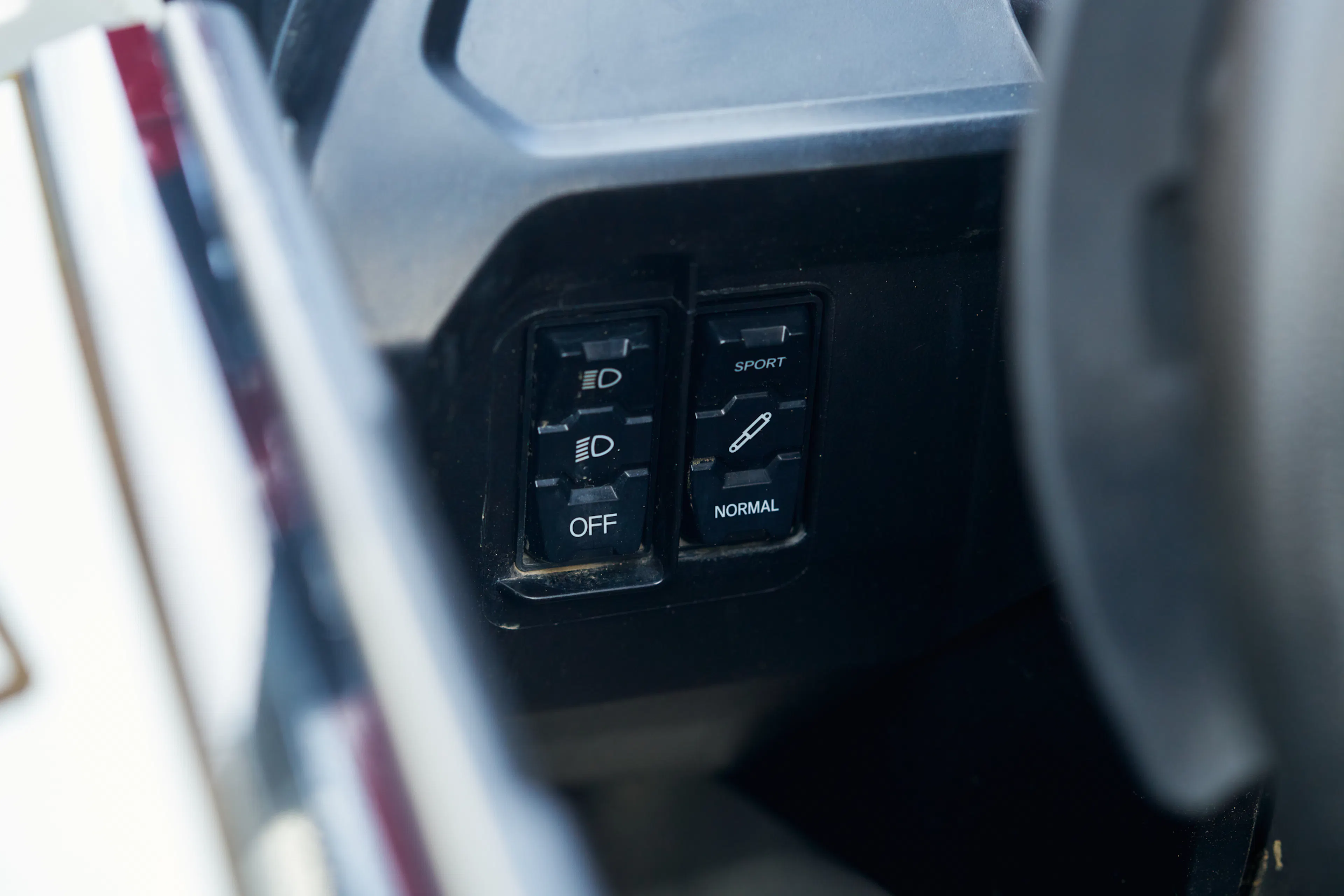 2024 Honda Talon 1000-R windshield suspension/headlight switches