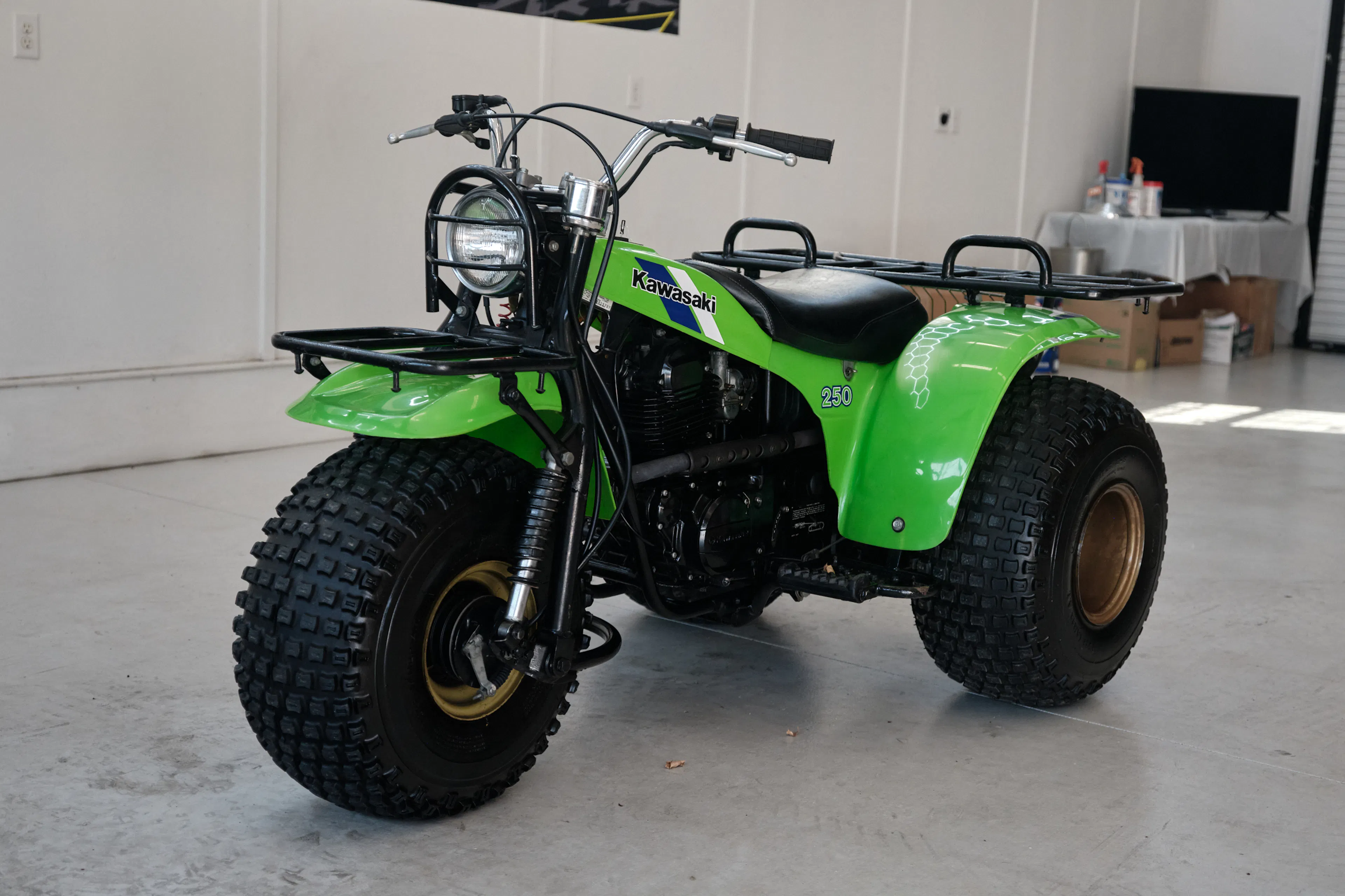 1985 Kawasaki KLT 250 front left 3/4