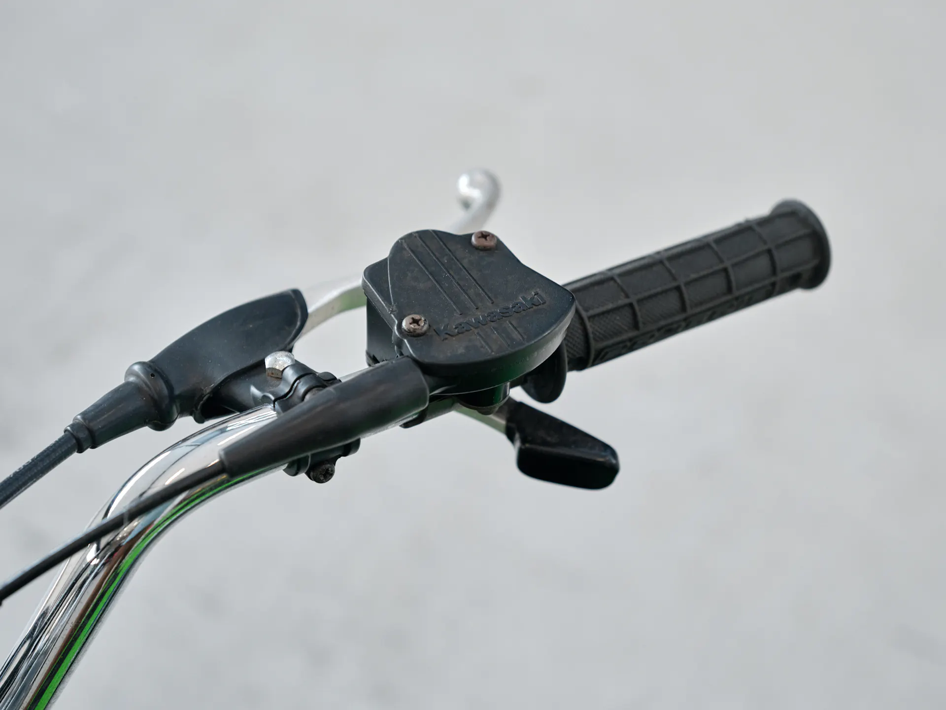 1985 Kawasaki KLT 250 throttle