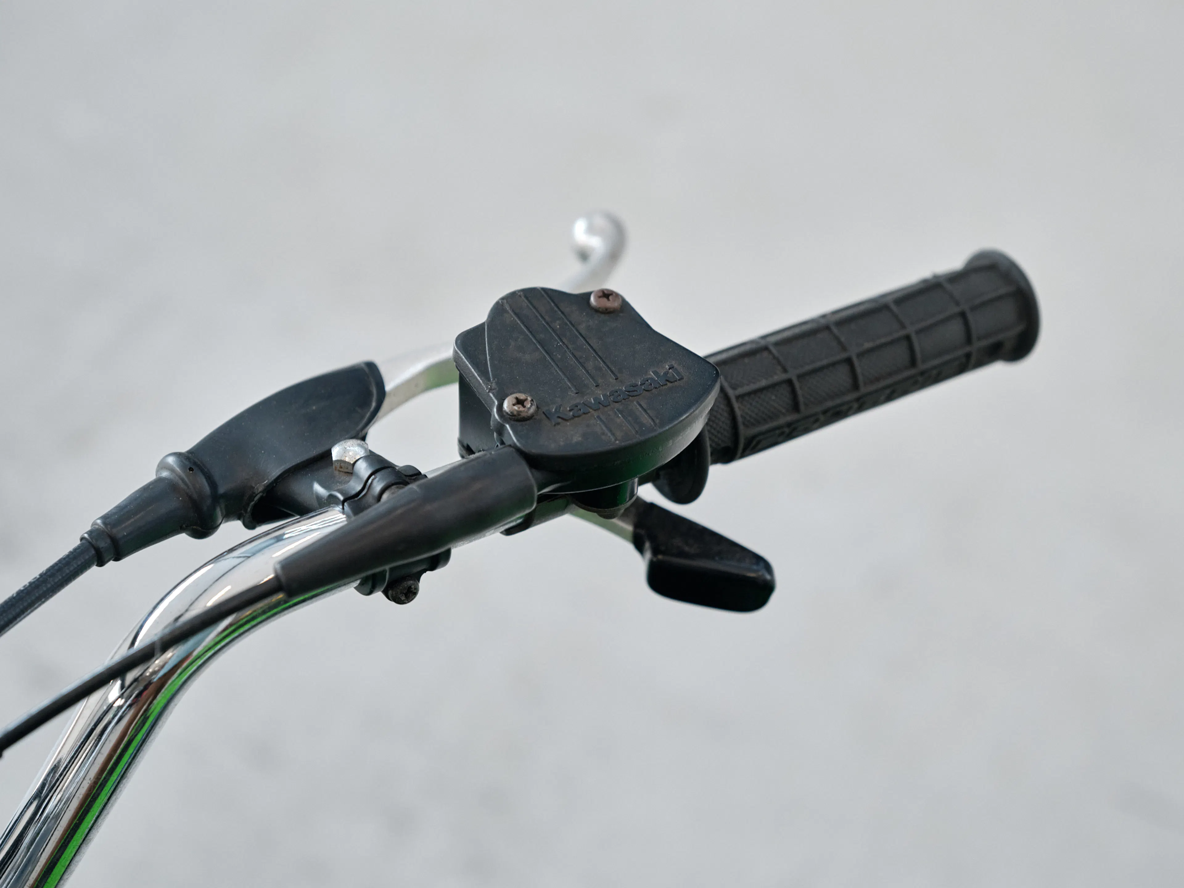 1985 Kawasaki KLT 250 throttle