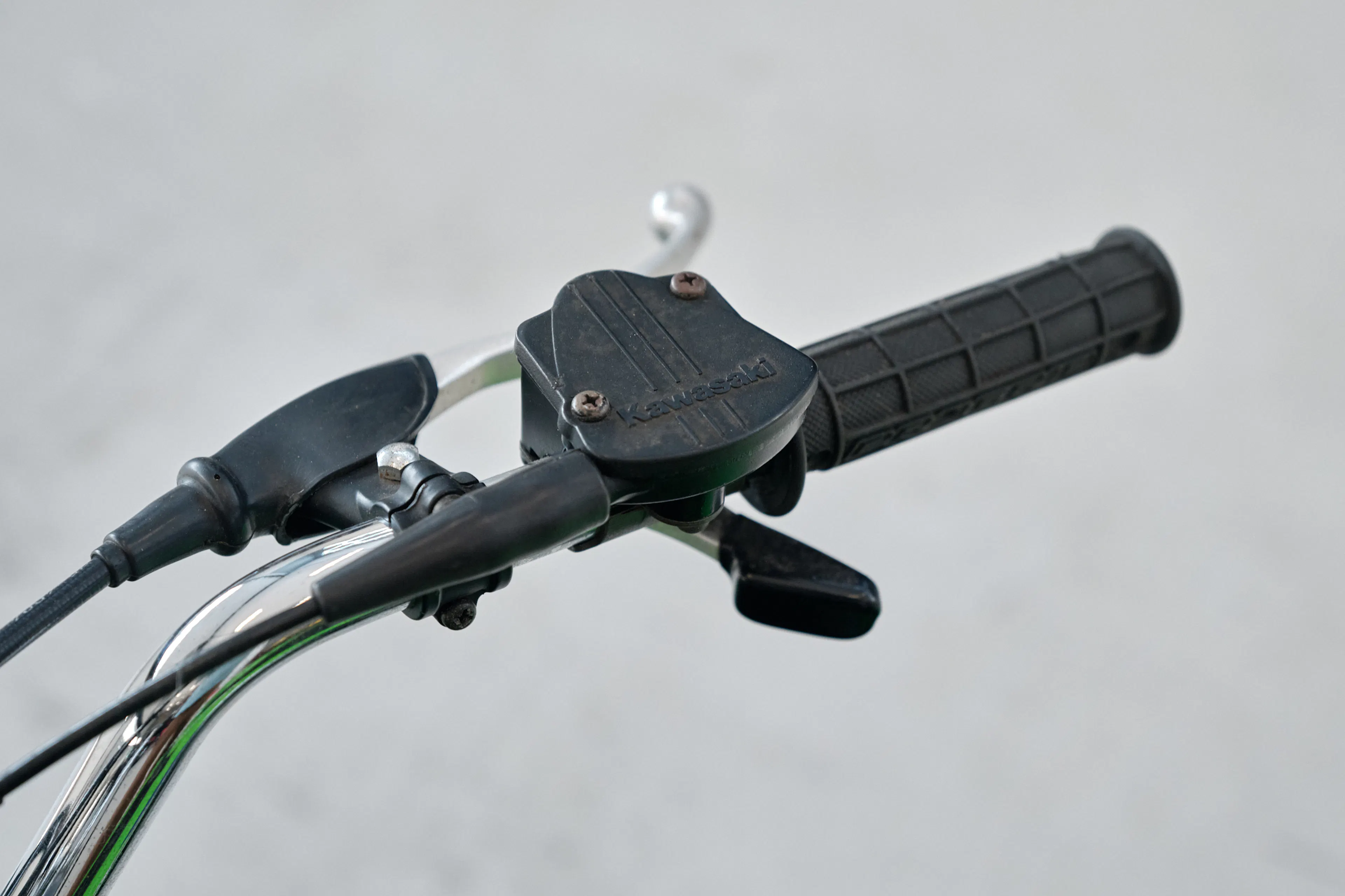 1985 Kawasaki KLT 250 throttle